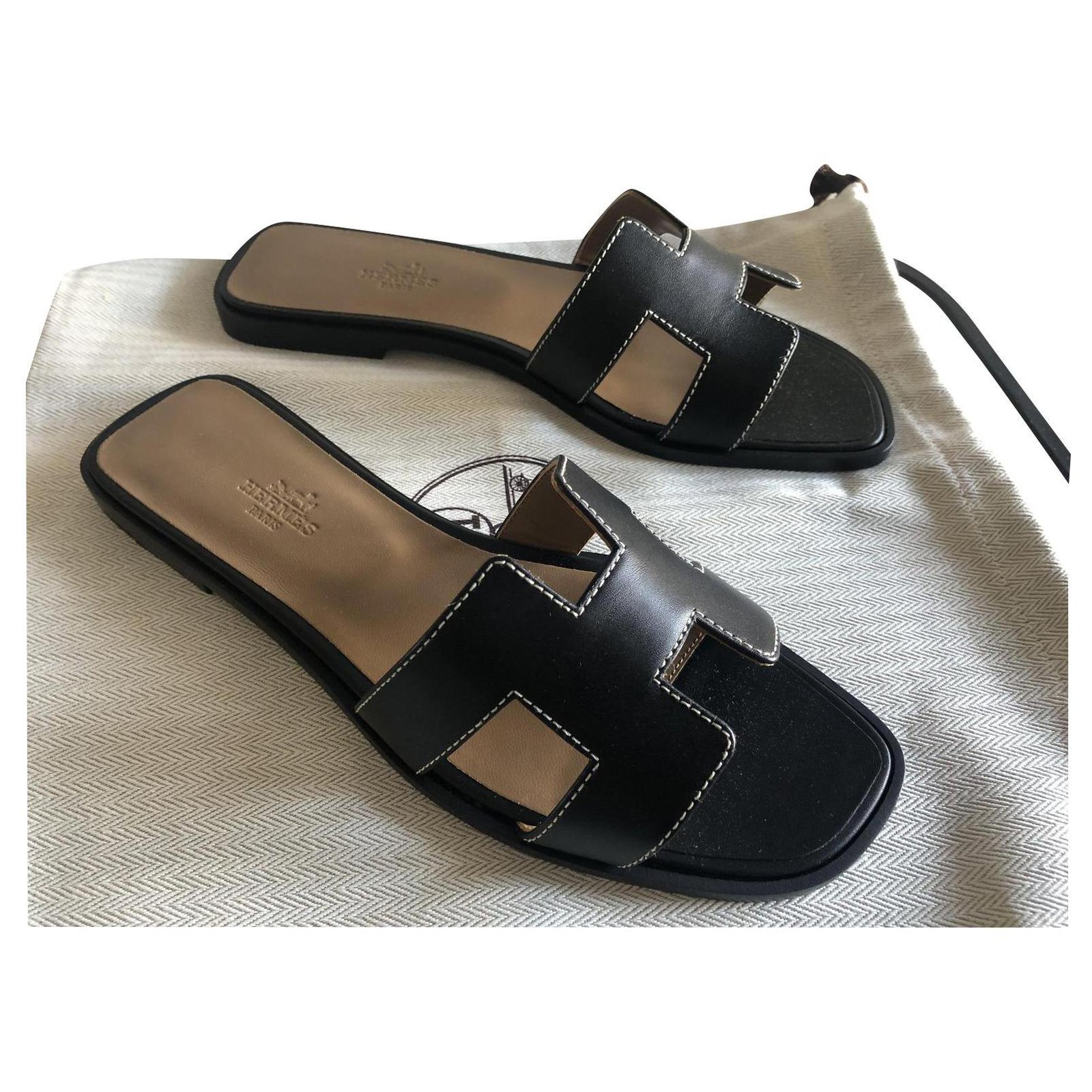 black oran sandals