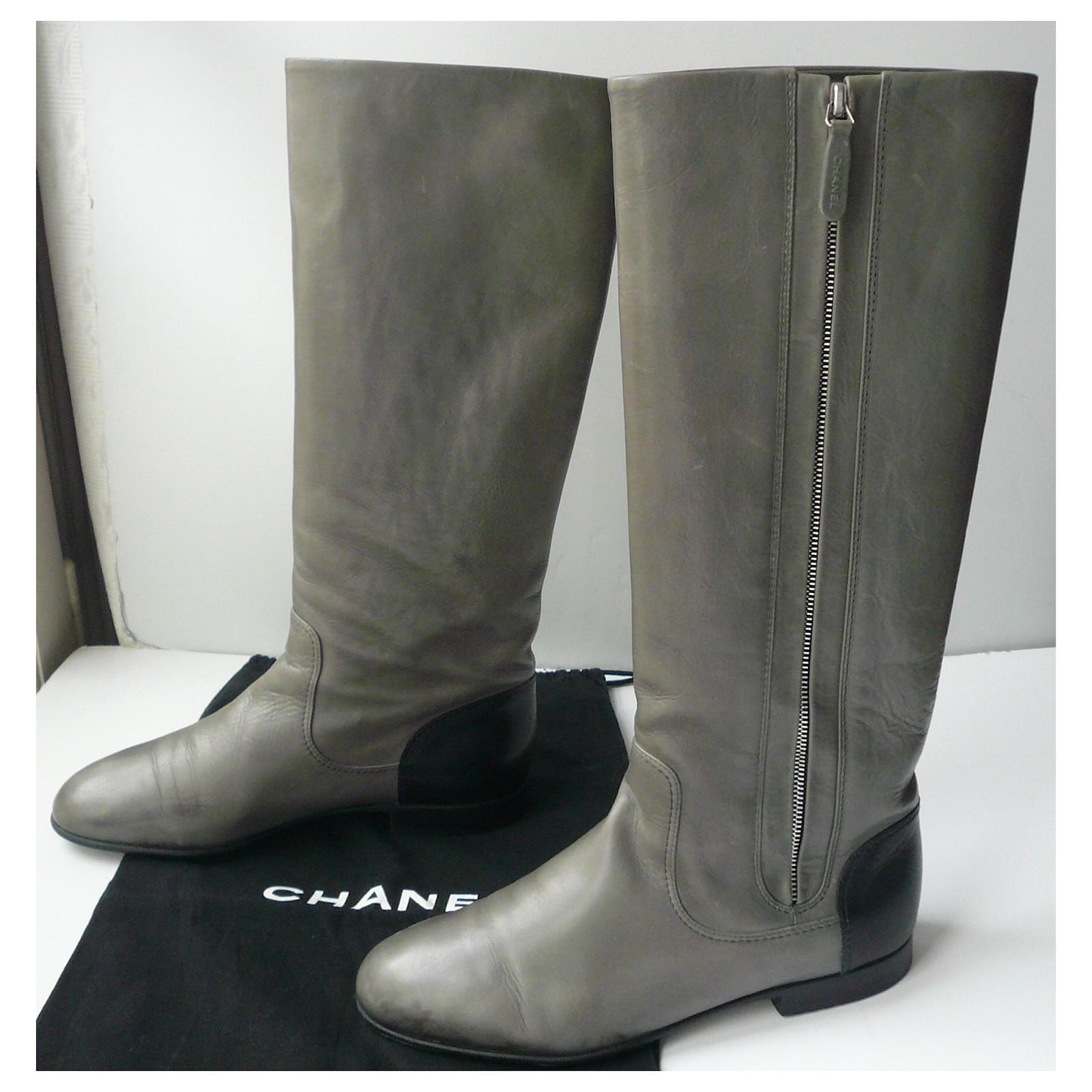 CHANEL Stivali da equitazione in pelle di vitello grigia Buone condizioni  T.40 IT Grigio ref.227599 - Joli Closet