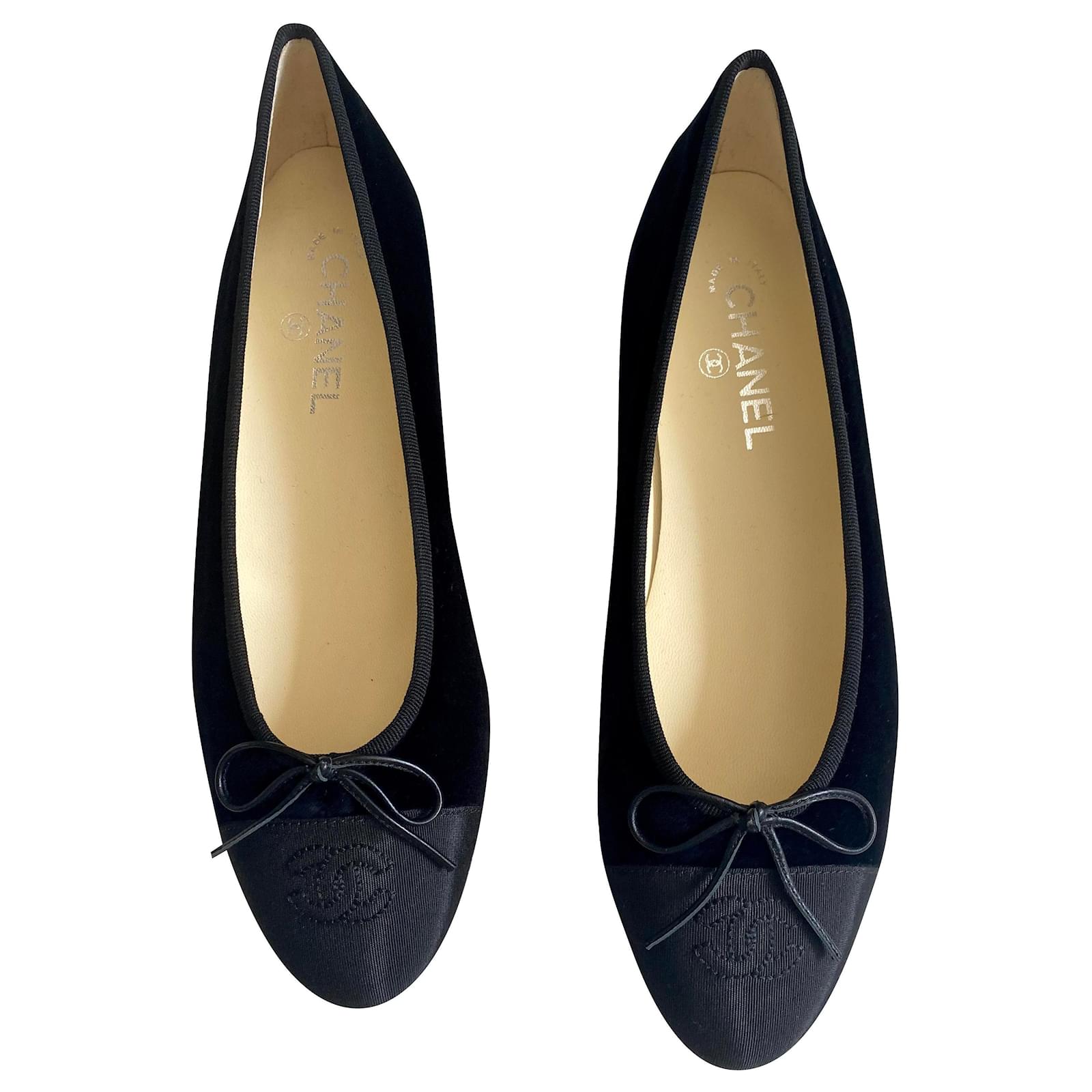 Sold at Auction: Chanel Black CC Ballet Flat - Size 41