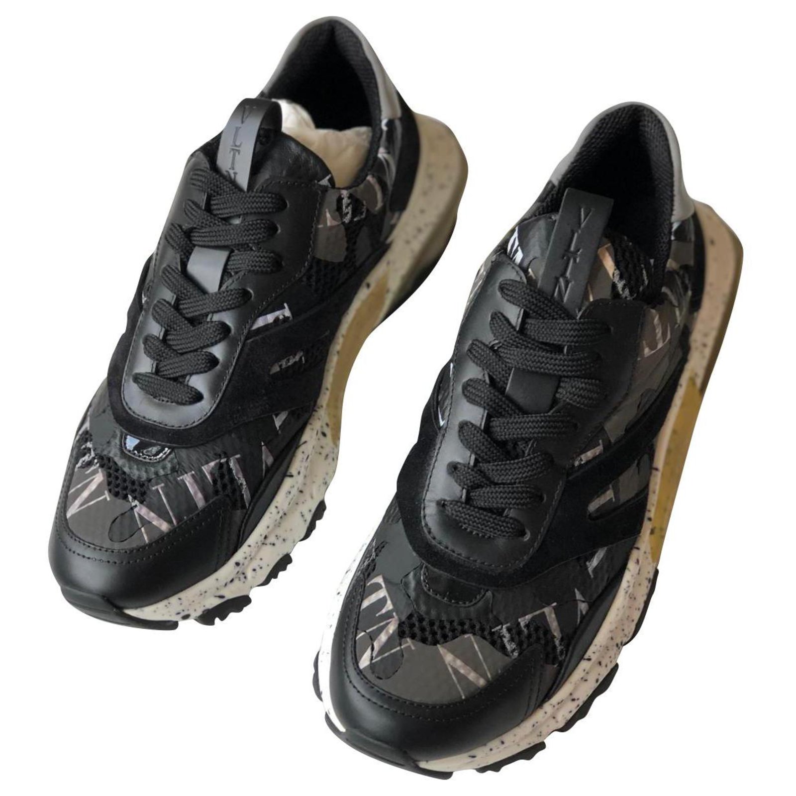 Garavani VLTN Bounce Sneakers Black Suede Cloth ref.233068 - Joli Closet