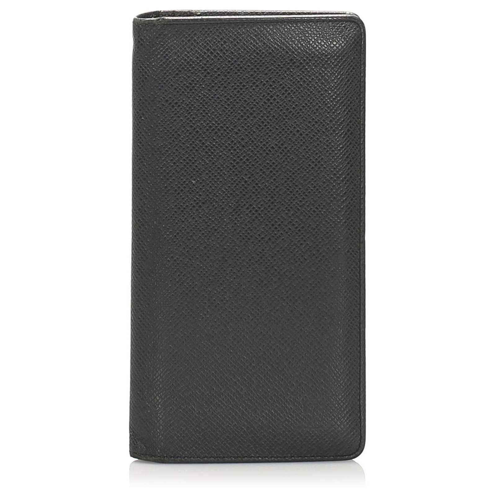 Louis Vuitton Black Taiga Long Wallet Leather ref.234157 - Joli Closet