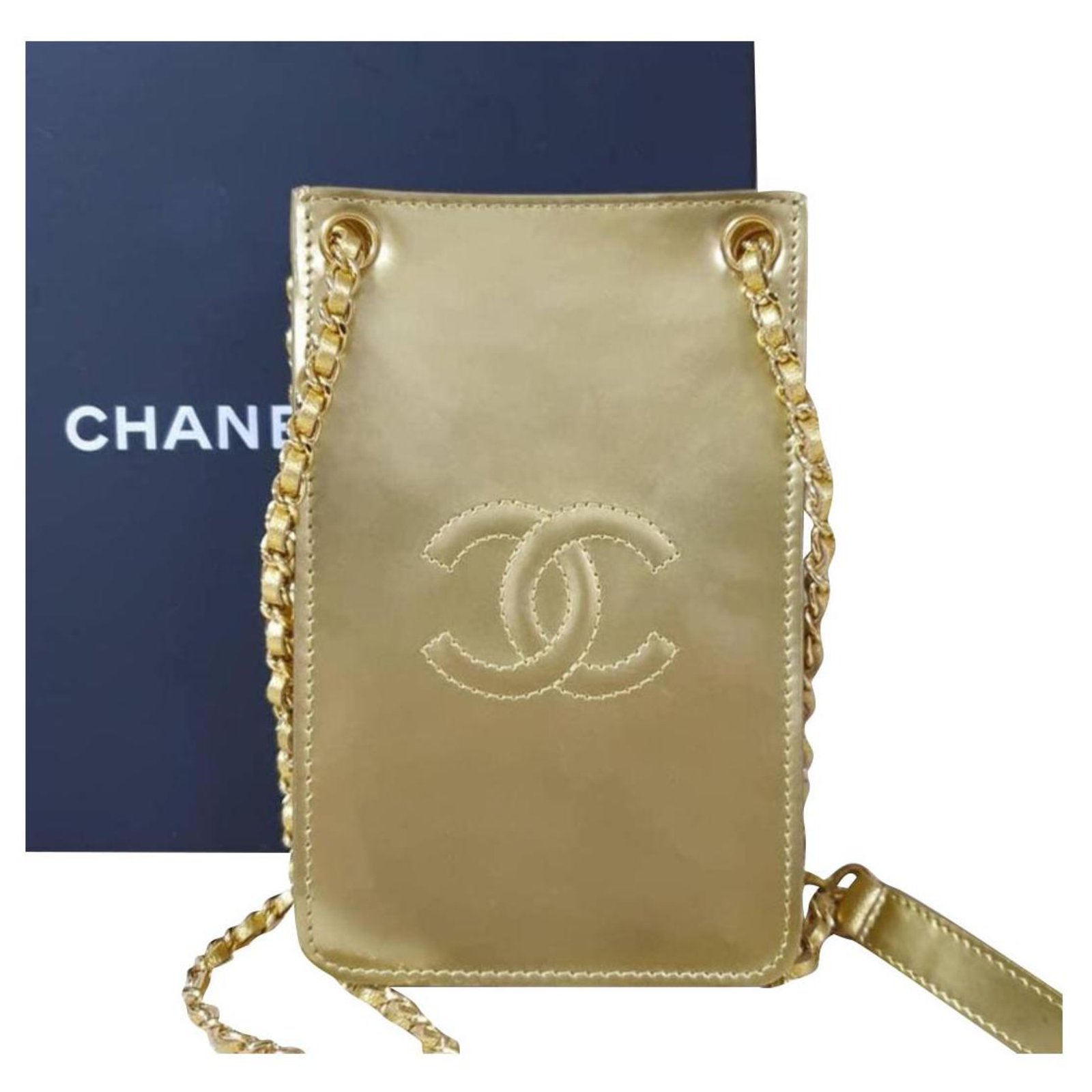 Chanel Gold Patent Leather CC Phone Holder Crossbody Bag Golden ref.235143  - Joli Closet