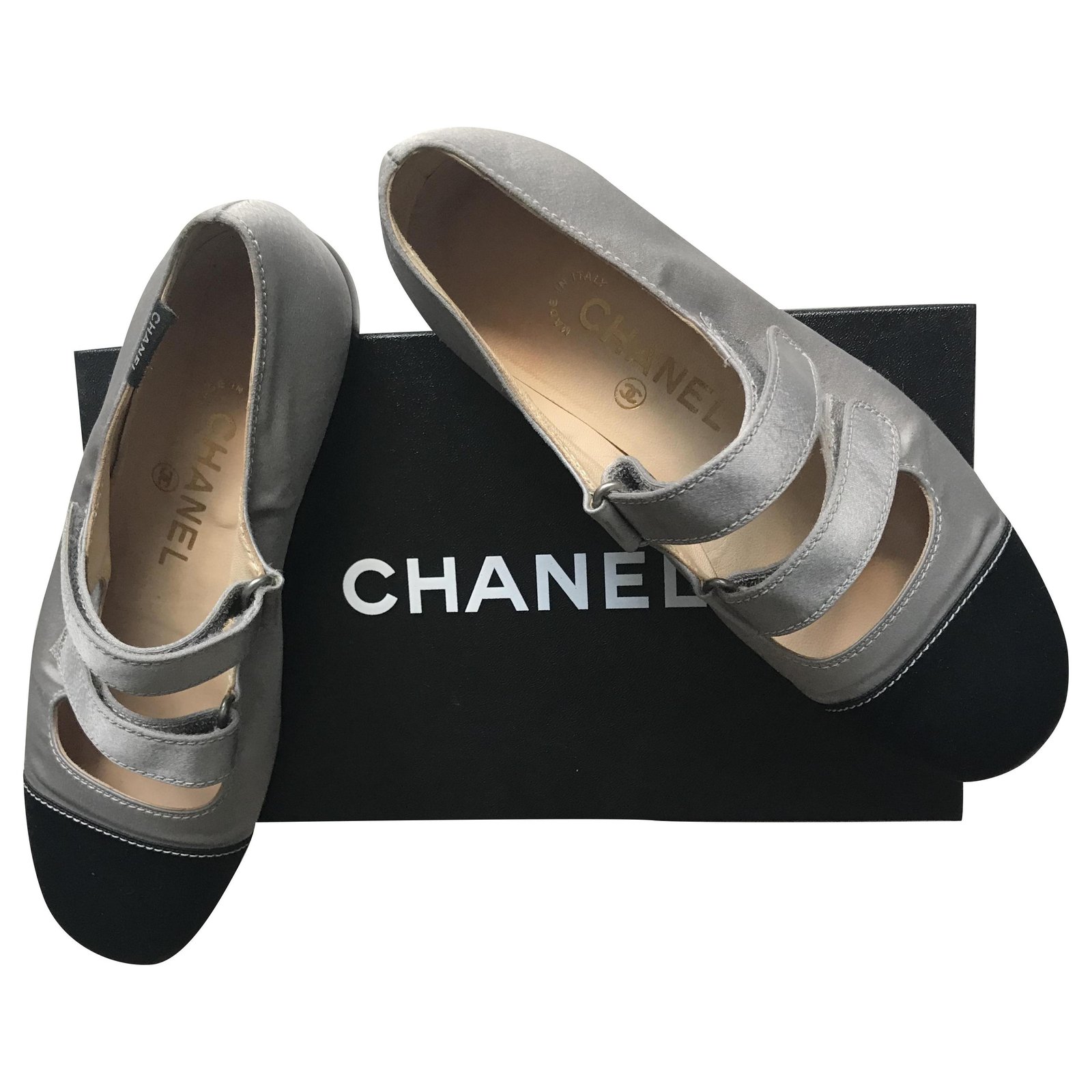 Chanel Mary Jane Ballet Flats Black Grey Leather Satin ref.236156 - Joli  Closet