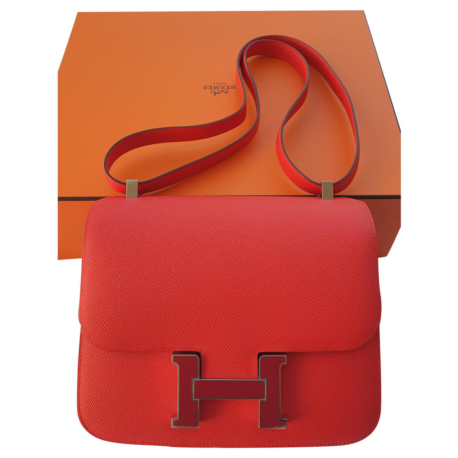 Constance leather handbag Hermès Red in Leather - 20849414