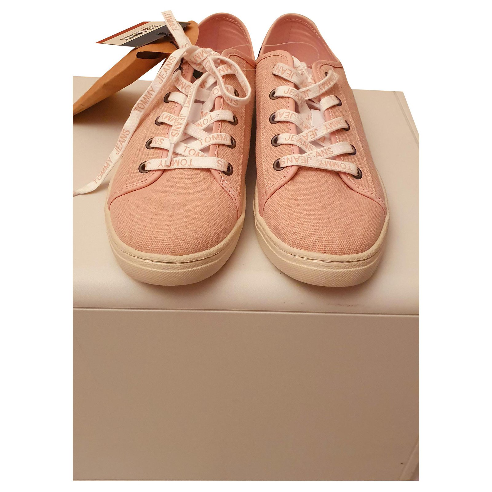pink tommy hilfiger sneakers