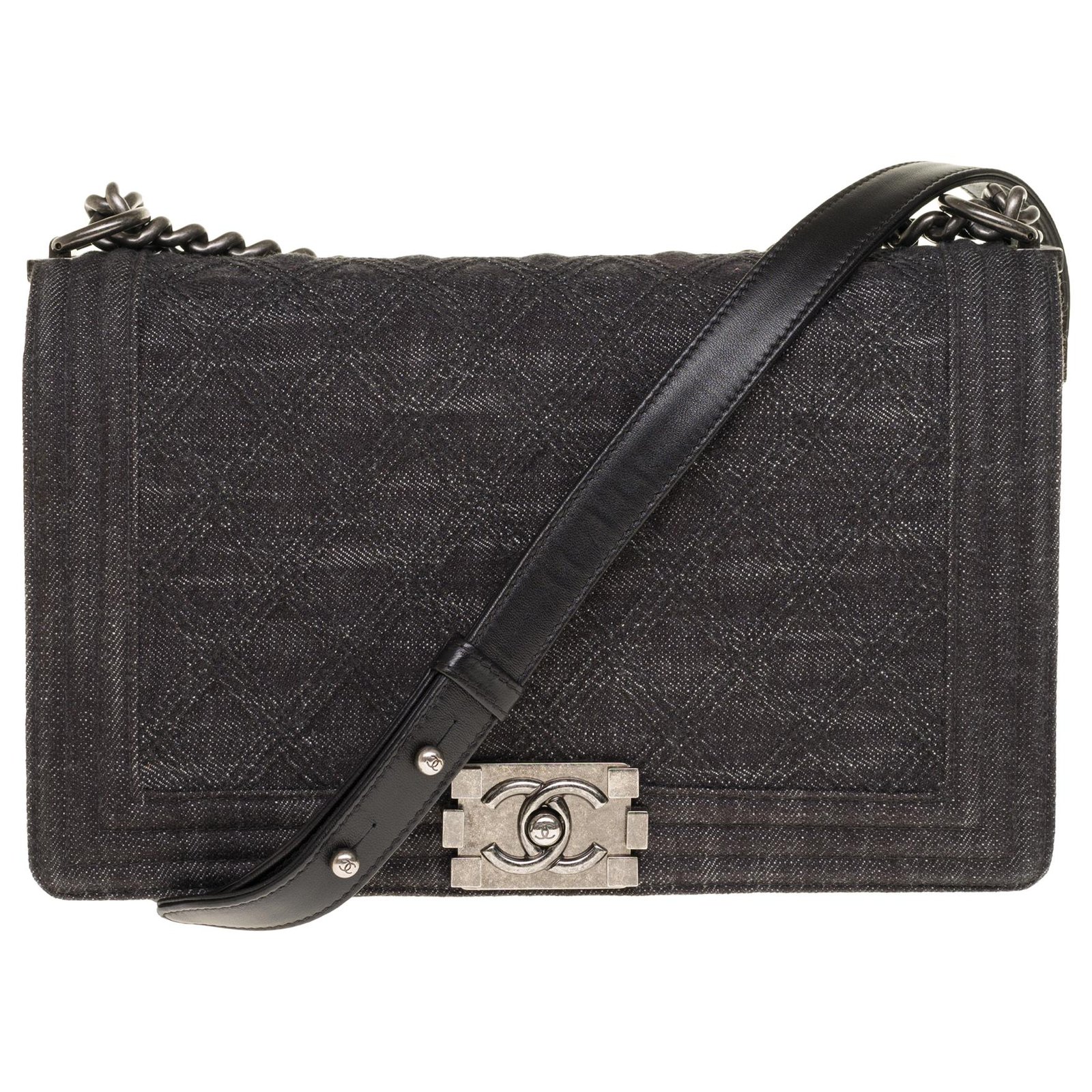 Superb Chanel Boy new medium handbag in gray denim, antique silver metal  trim Grey ref.241263 - Joli Closet