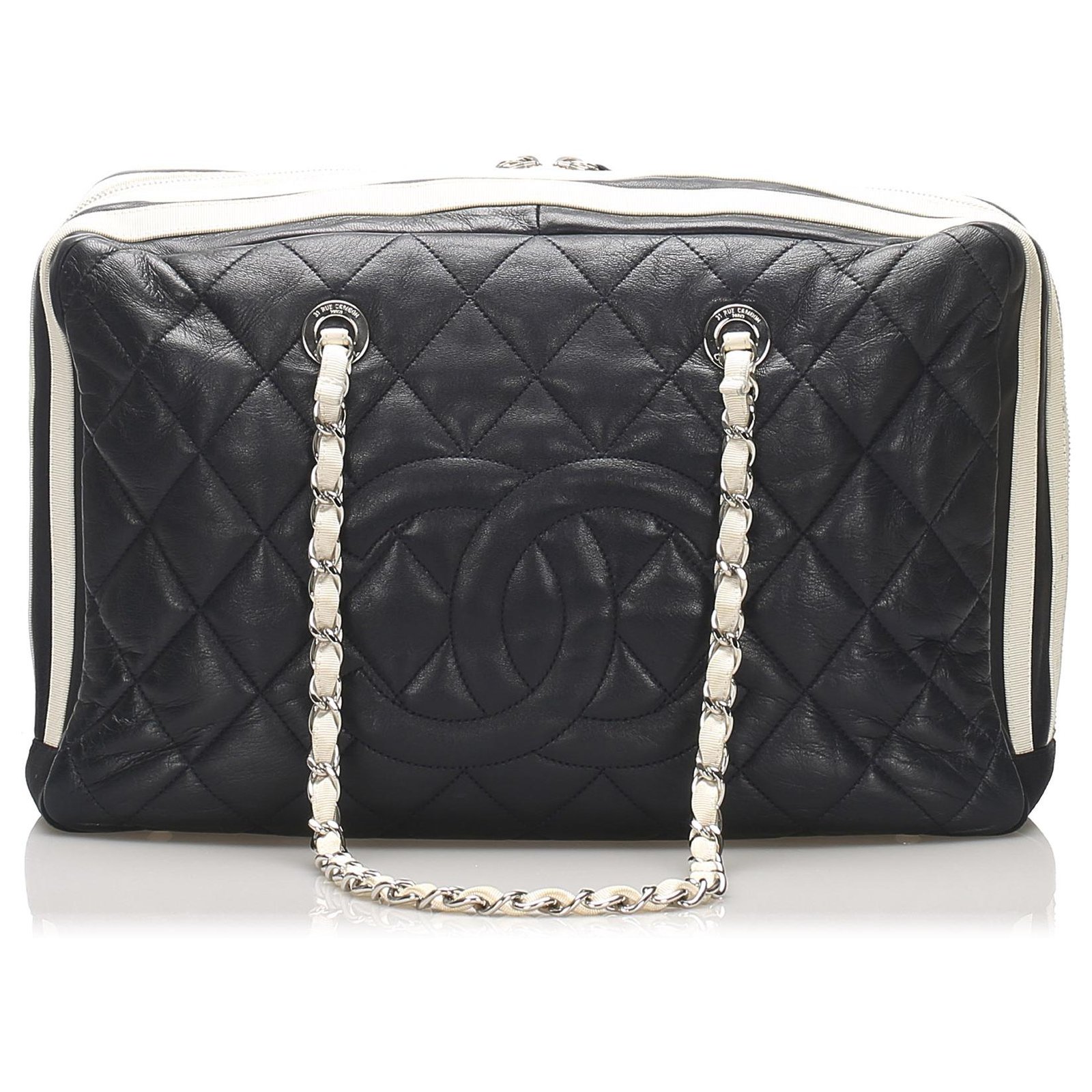 Chanel Black CC Timeless Shoulder Bag White Cream Leather ref.245716 - Joli  Closet
