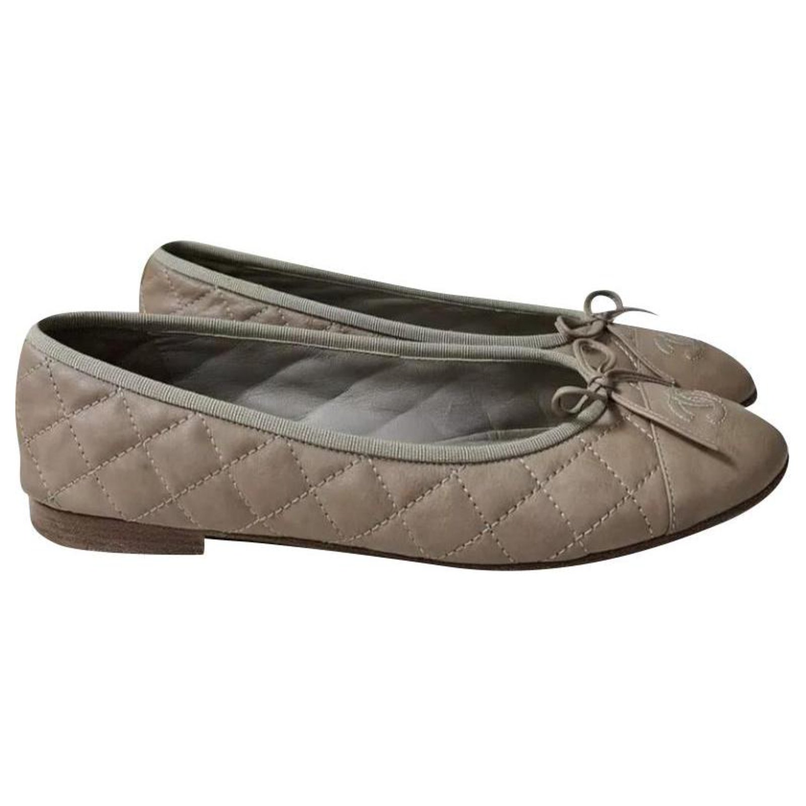Chanel Beige Leather CC Logo Flats shoes Sz. 40 ref.247003 - Joli Closet