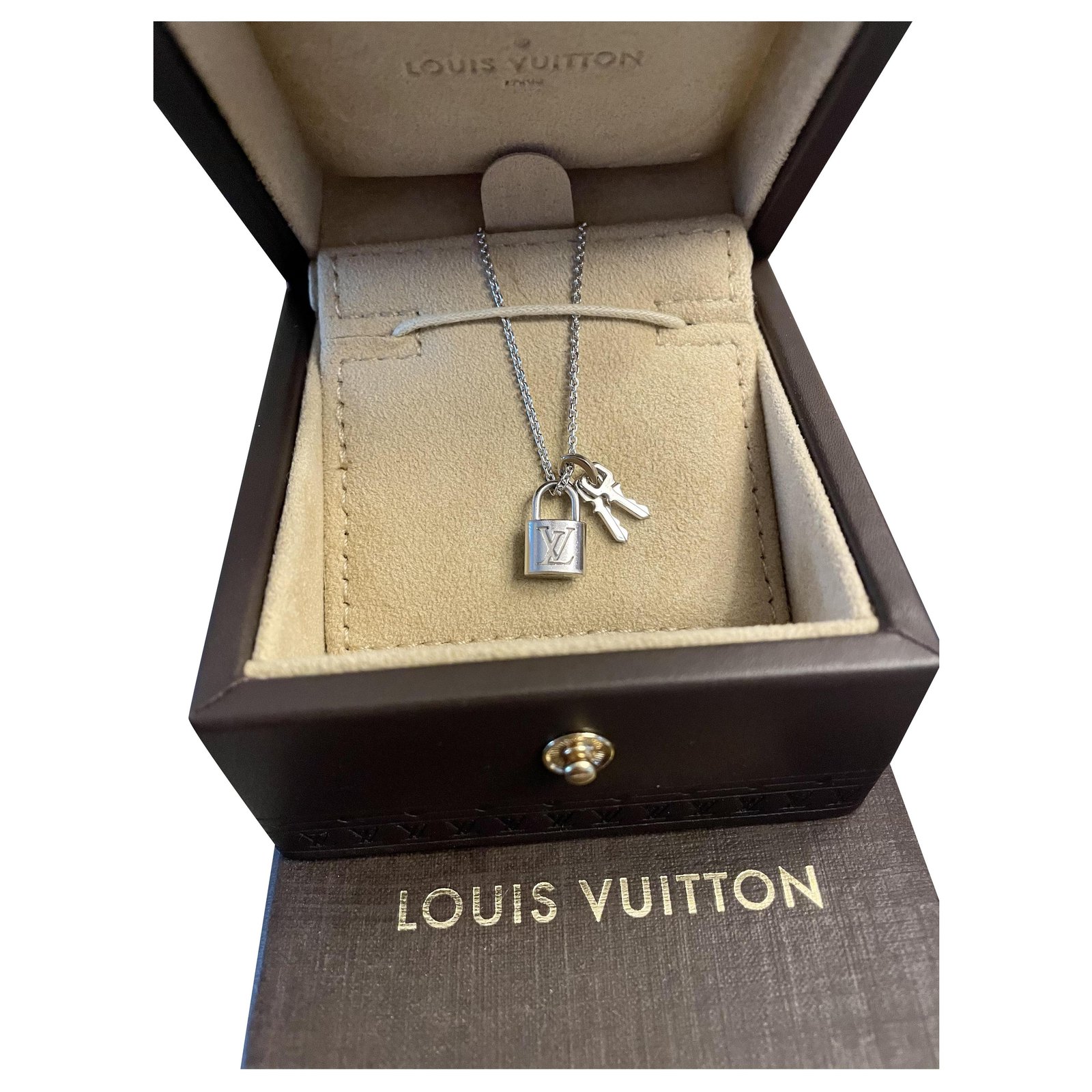 Louis Vuitton Lockit white gold necklace with lock and keys
