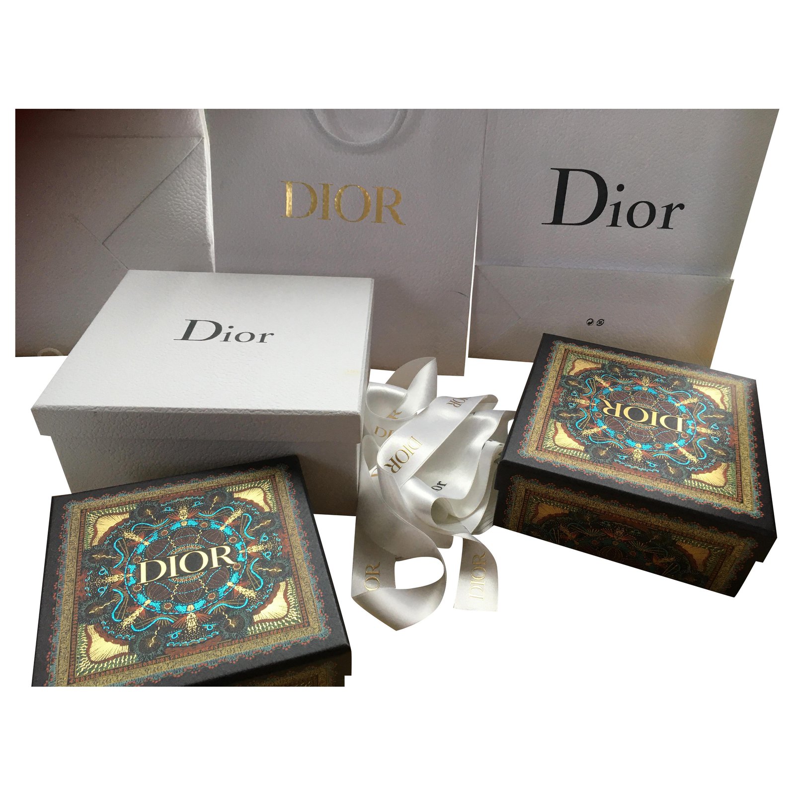 I am selling a range of very good condition Dior packaging bags