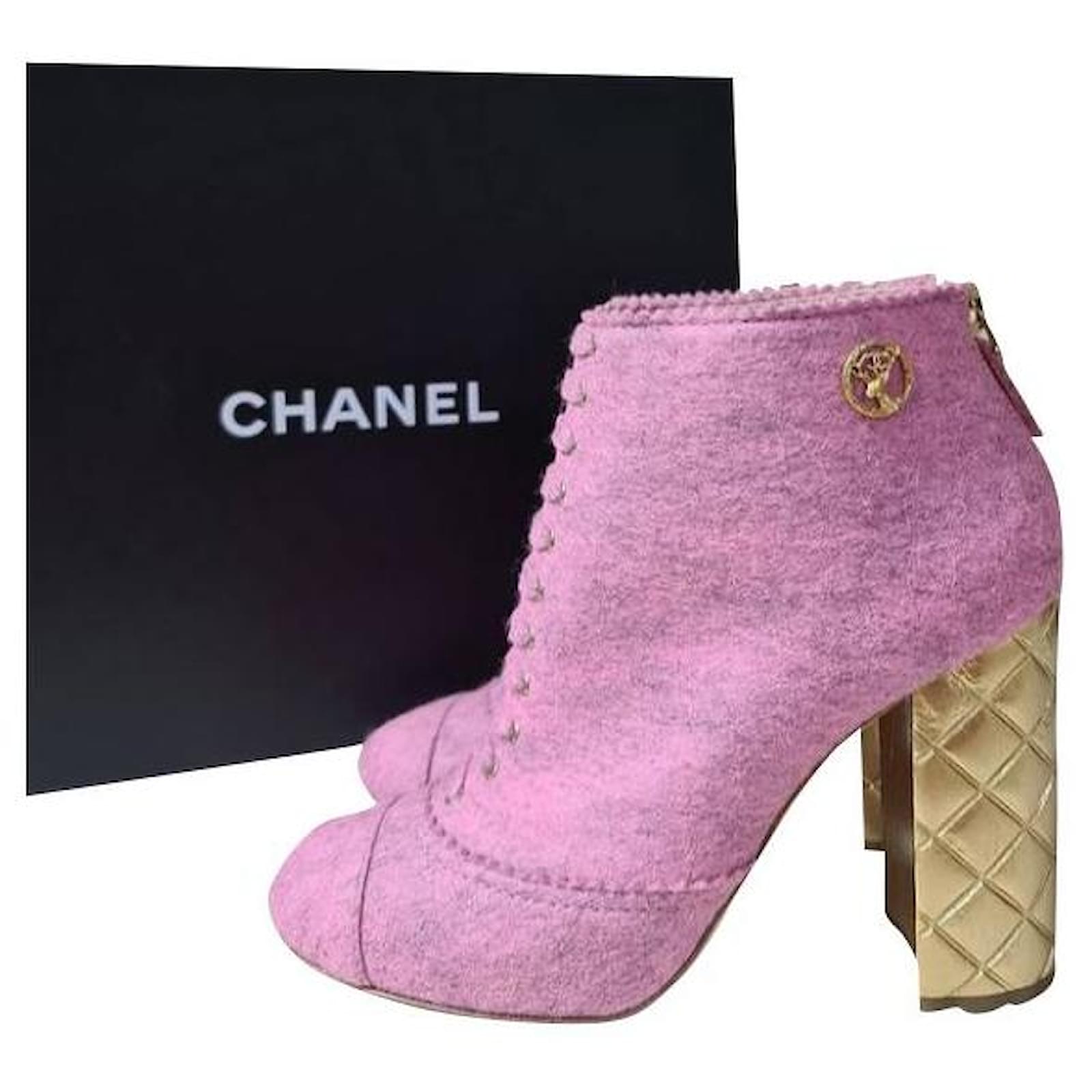 NWOB Chanel Botines De Tobillo De Punta Redonda Con Tacón Apilado En Oro  Rosa Sz.38 Lienzo ref.254756 - Joli Closet