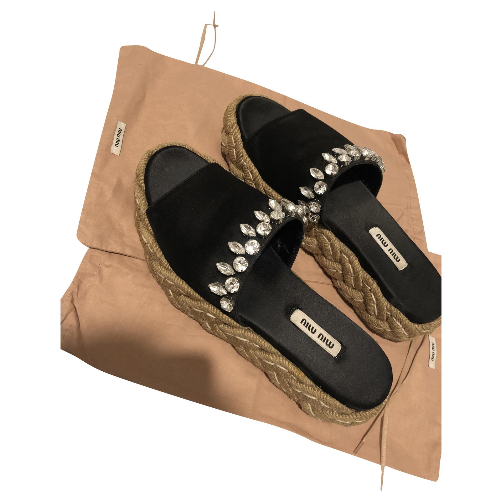 Mujer Zapatos de Zapatos planos Sandalias con plataforma plana Miu Miu de Cuero de color Negro sandalias y chanclas de Sandalias planas 