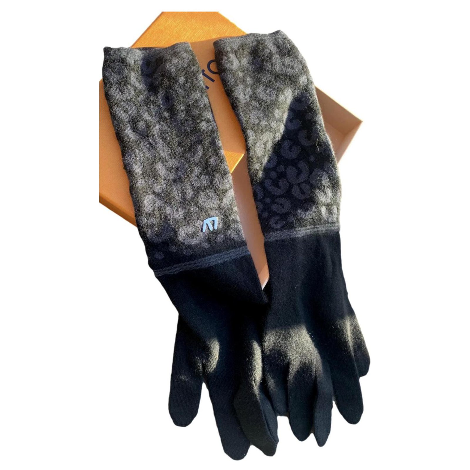 Louis Vuitton Gloves Black Cashmere ref.261888 - Joli Closet