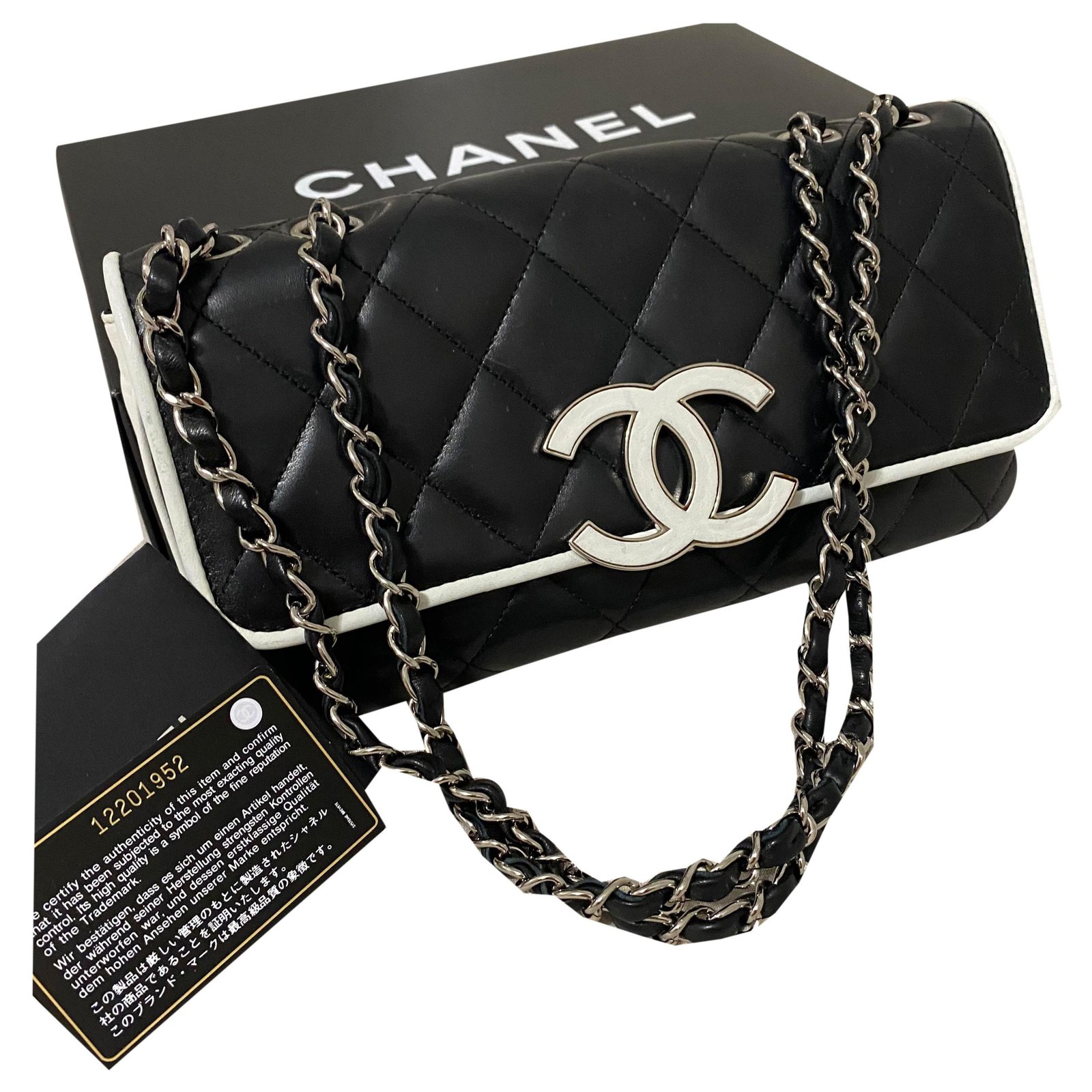 Chanel Accordion Trim Bag Black White Leather ref.262109 - Joli Closet