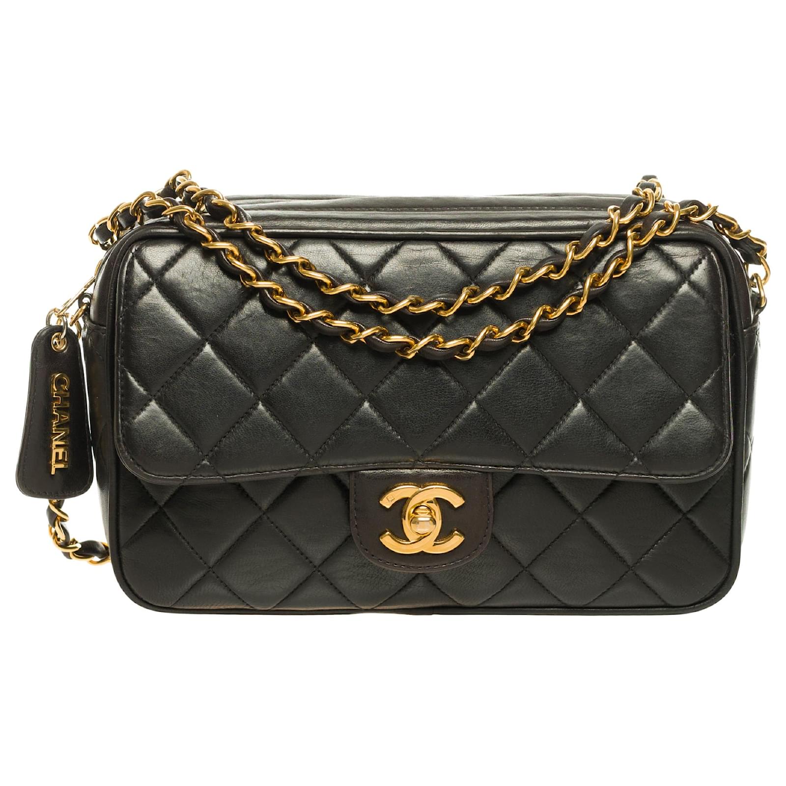 Superbe Sac Chanel Camera front pocket en cuir matelassé noir