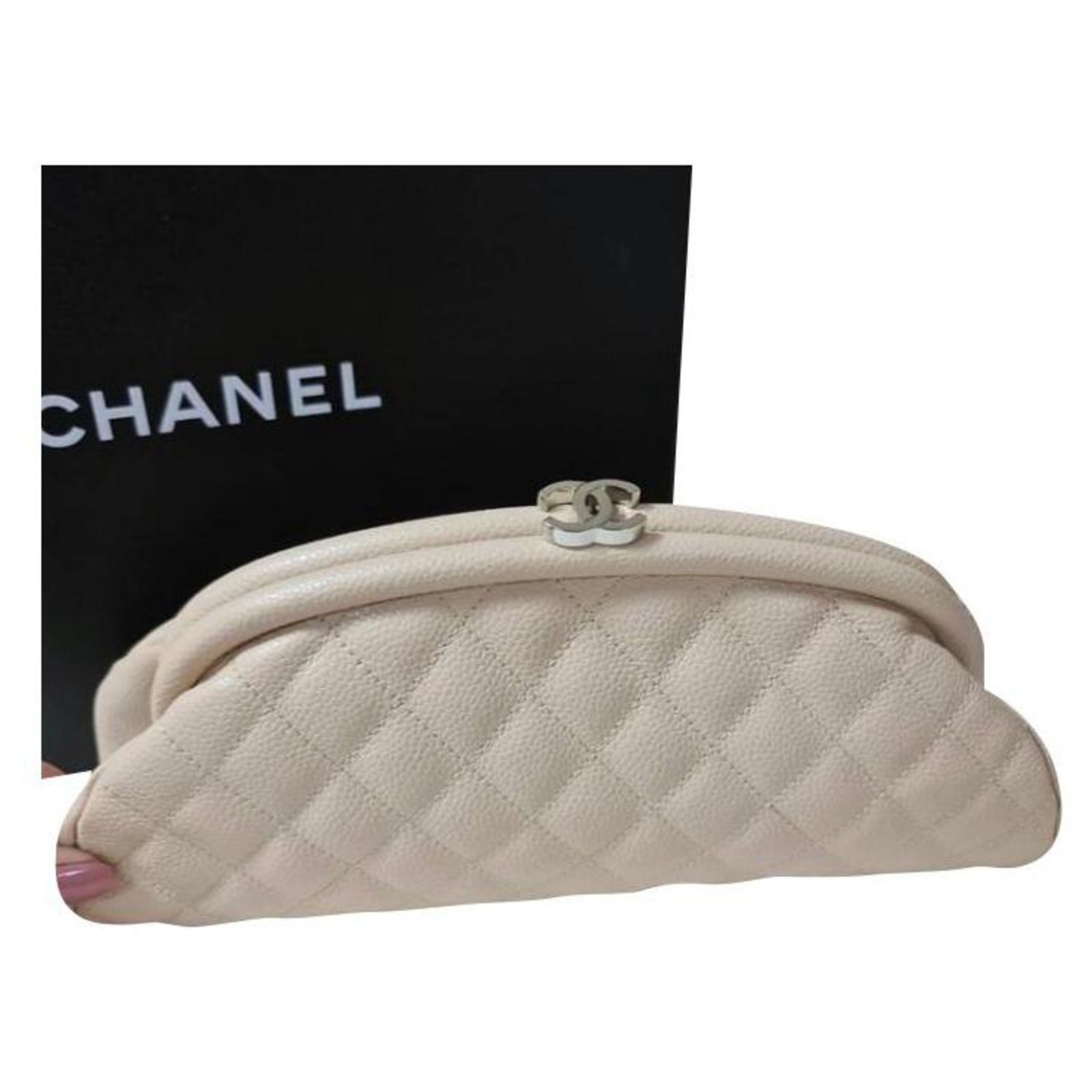Chanel Timeless Beige CC Quilted Caviar Clutch Leather ref.263936 - Joli  Closet