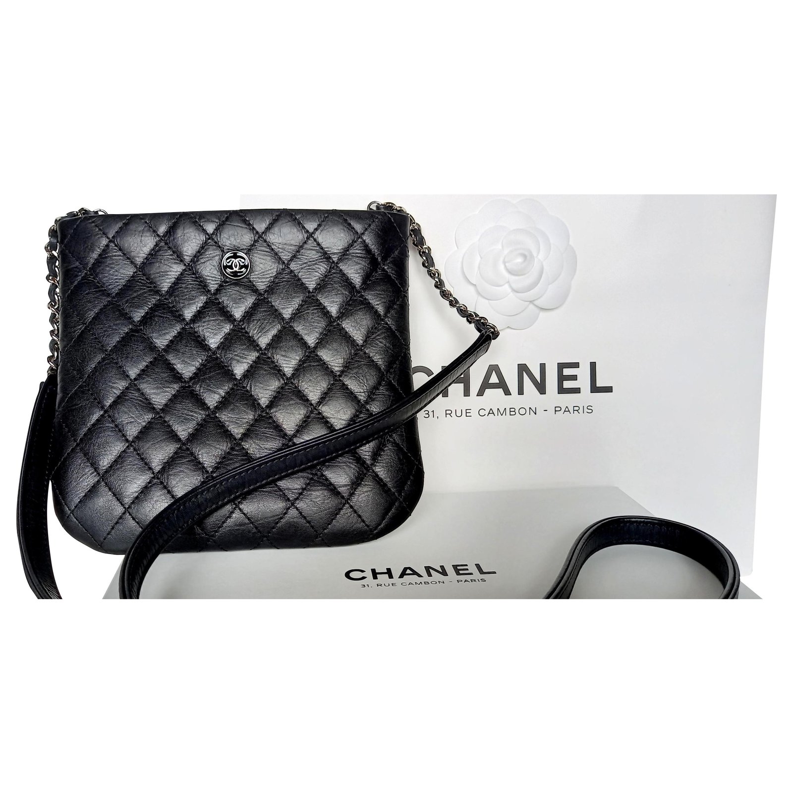 Bøde apt defekt Chanel Uniform bag. Black Leather ref.268103 - Joli Closet
