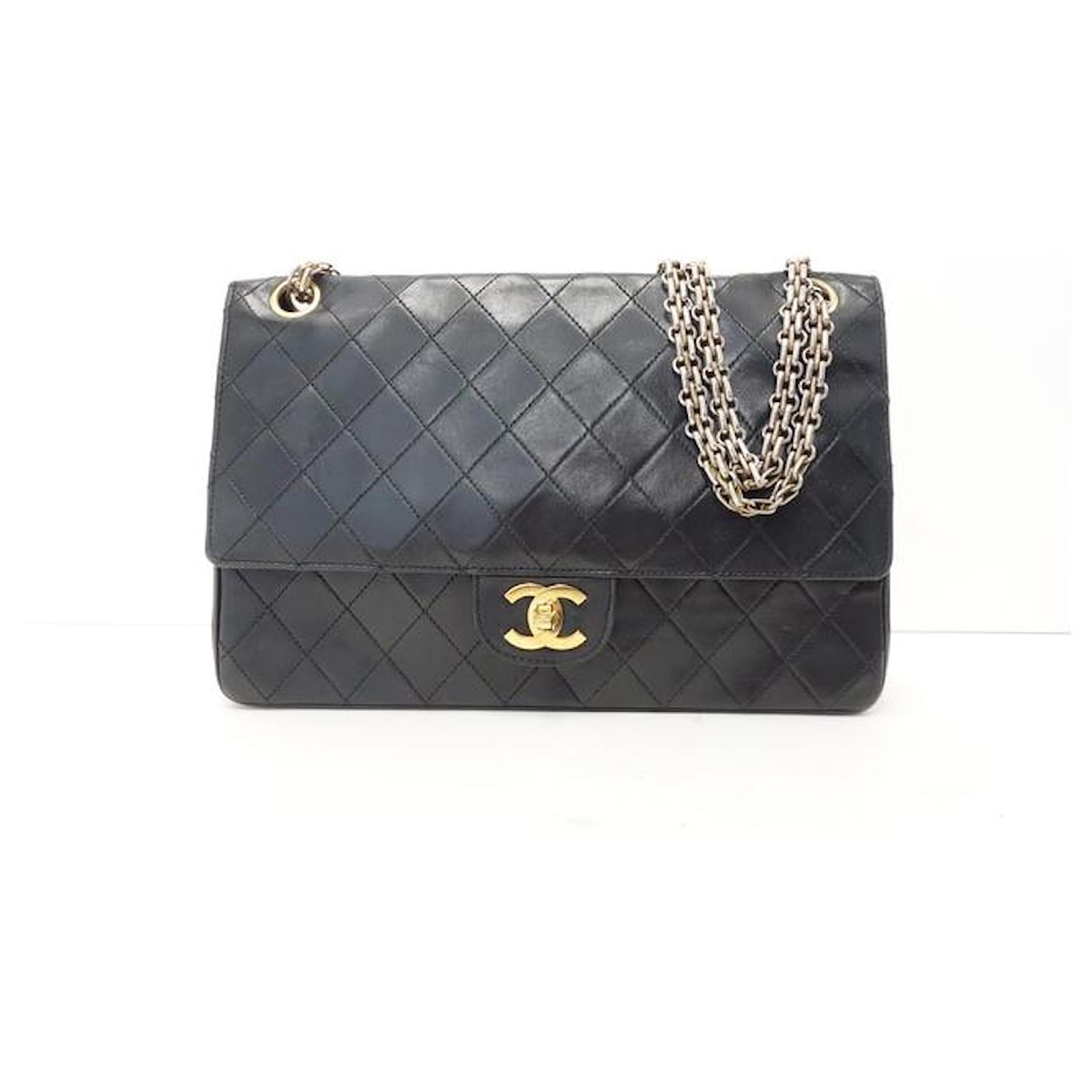 Chanel flap bag Black Leather ref.268117 Joli Closet