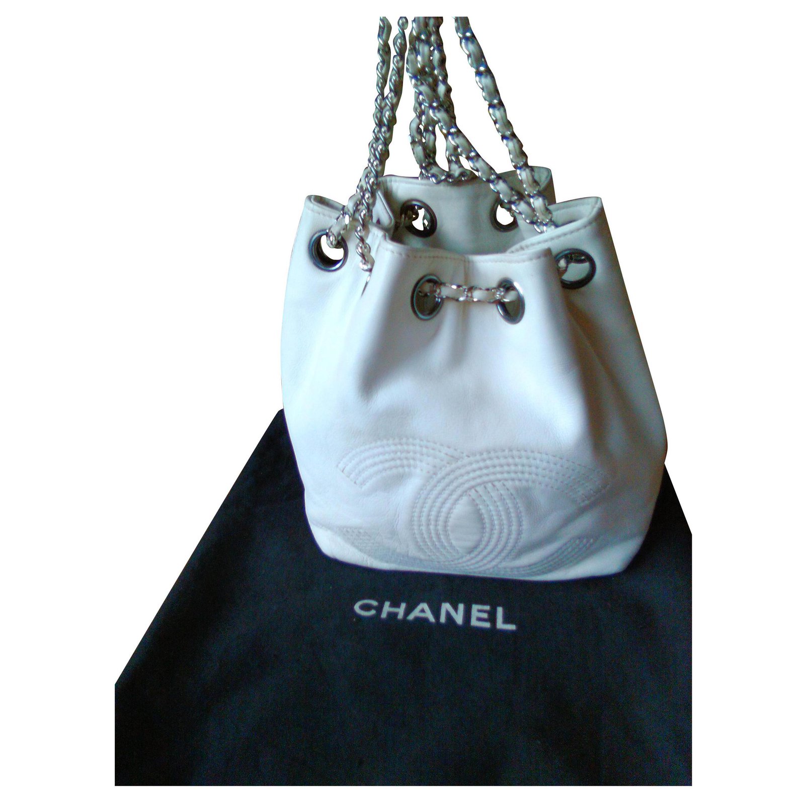 CHANEL BUCKET BAG/ BACKPACK White Leather Chain ref.269108 - Joli