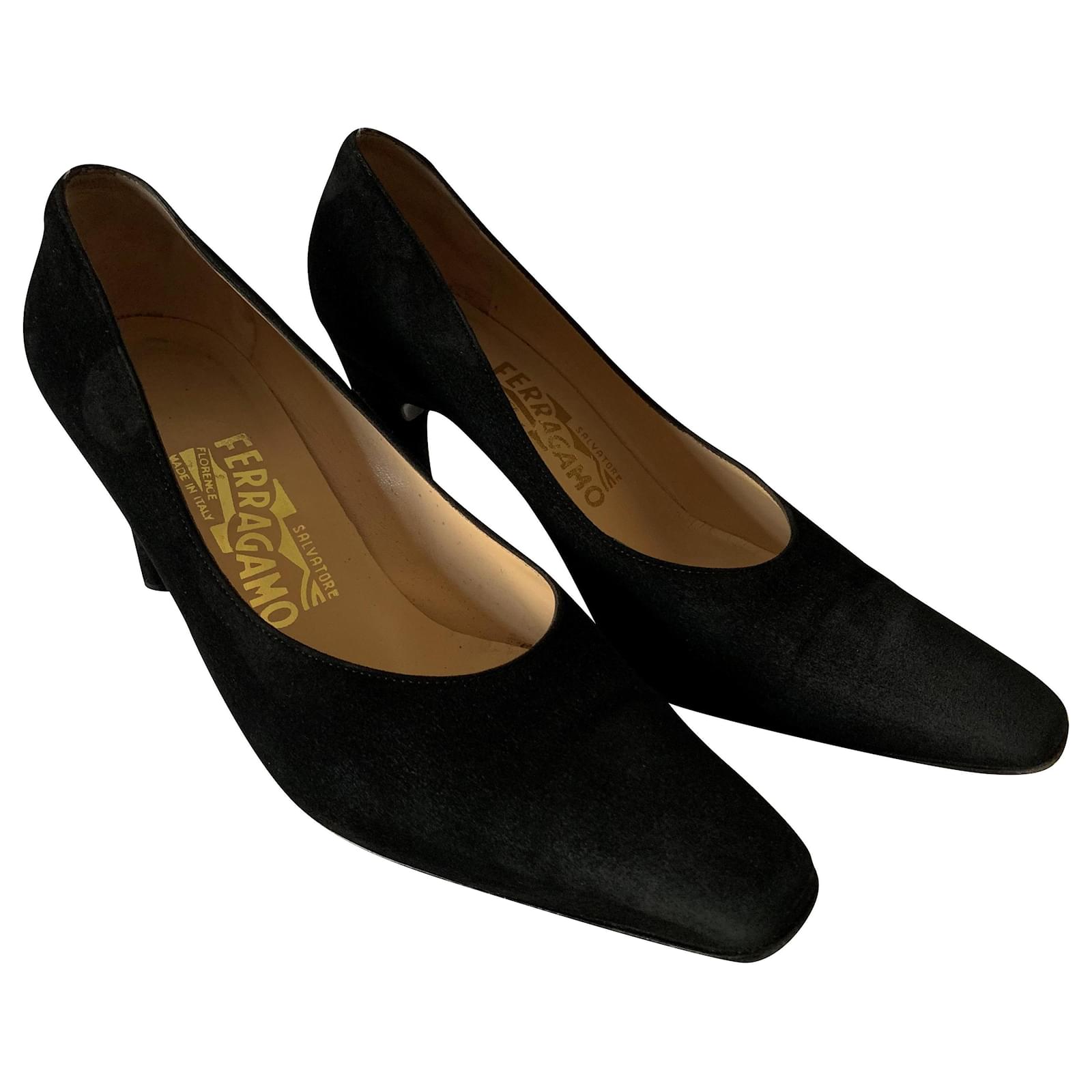 Salvatore Ferragamo bombas de gamuza negra Negro Suecia ref.269553 - Joli  Closet