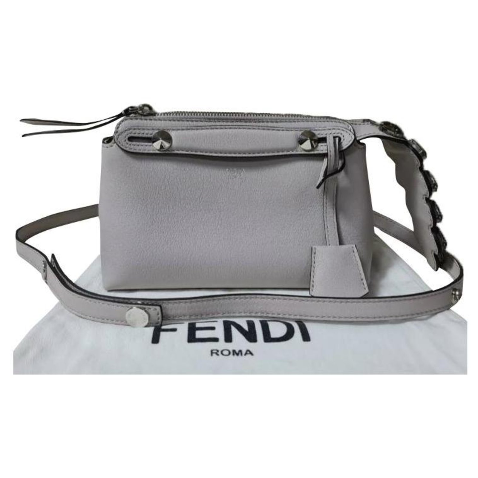 konstruktion Personligt surfing Fendi By The Way Mini Embellished Leather Cross-body Bag Grey ref.272670 -  Joli Closet