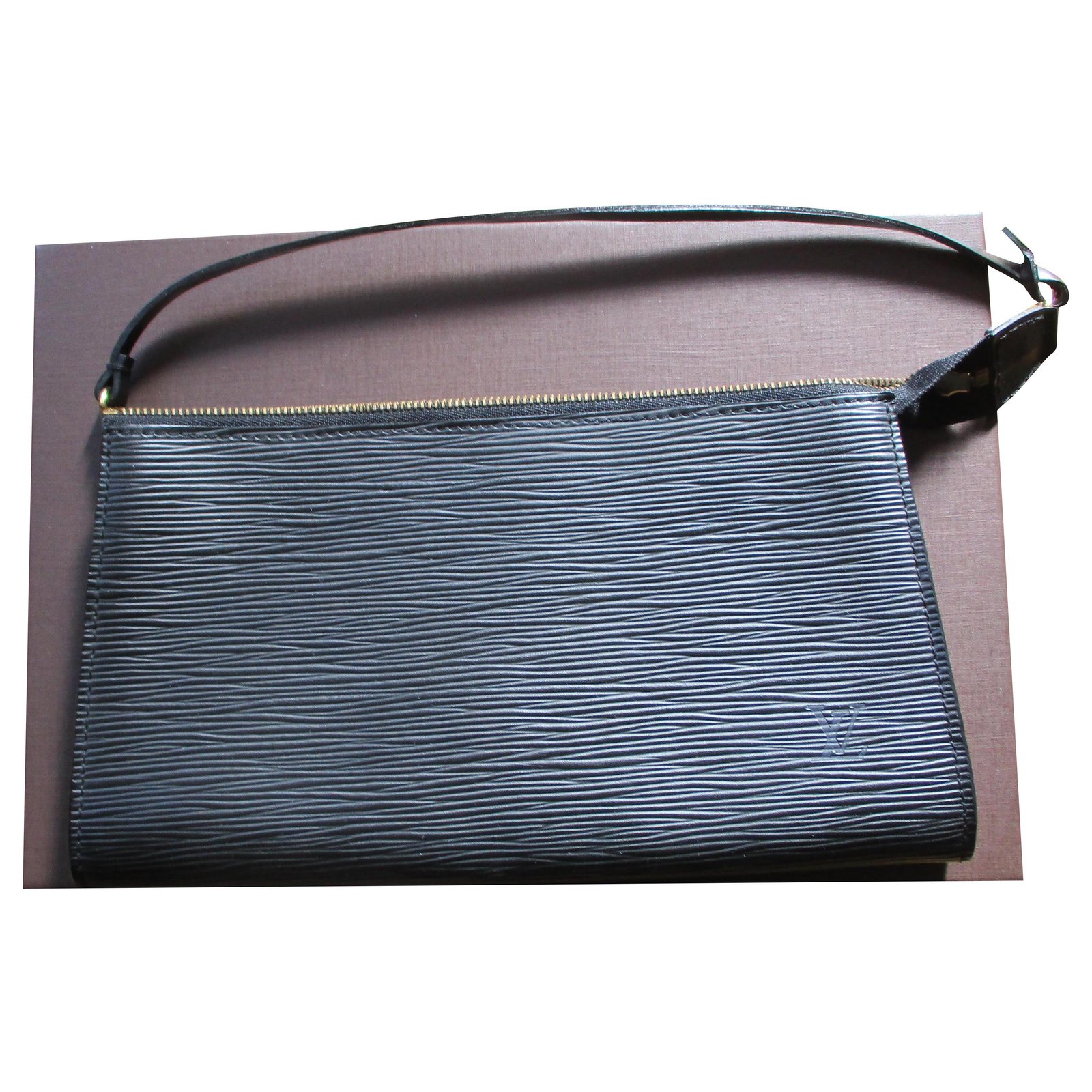 Louis Vuitton Lexington pouch in black epi leather. ref.273542 - Joli Closet