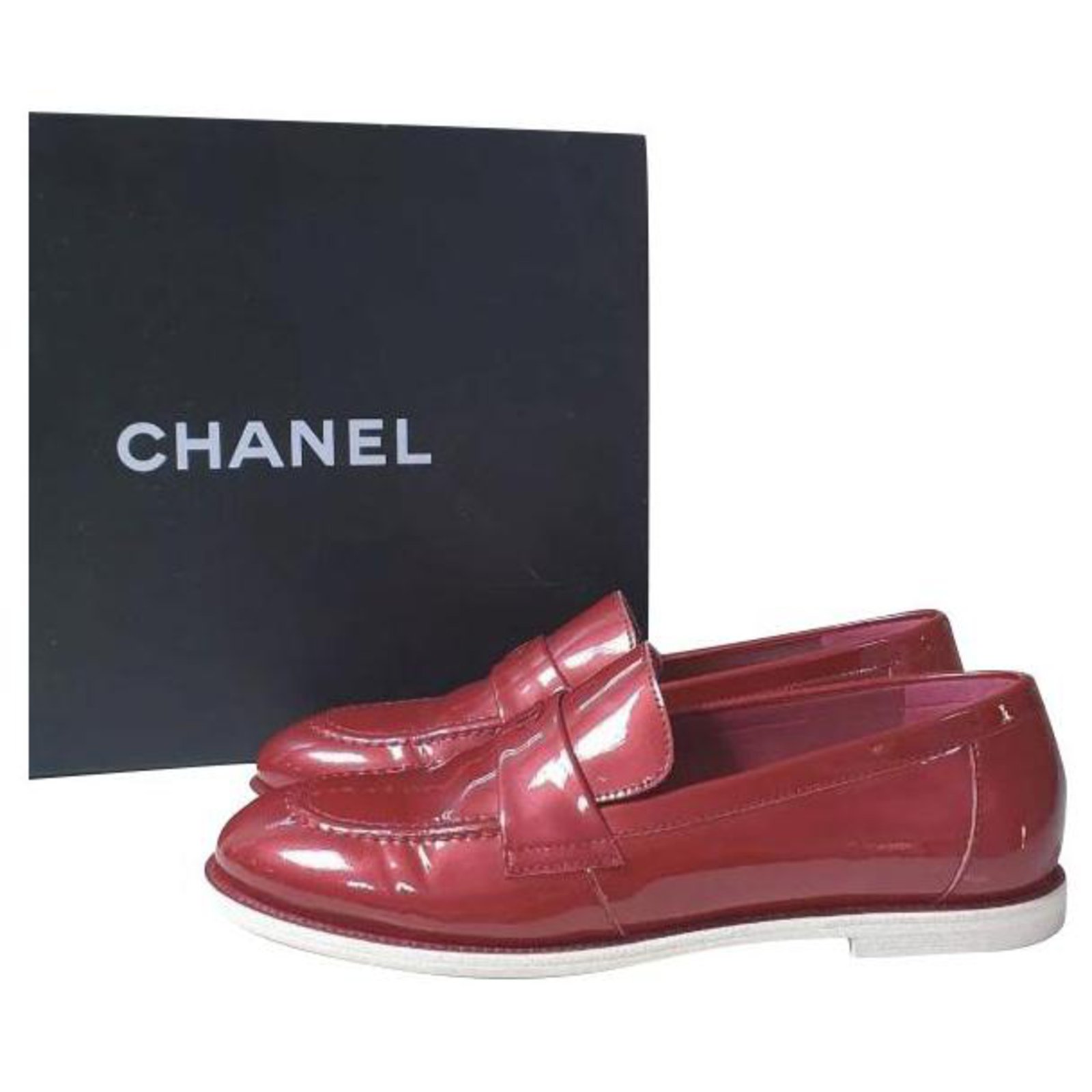 Chanel CC Logo Red Patent Leather Loafers Shoes Sz 38 Dark red ref.275033 -  Joli Closet