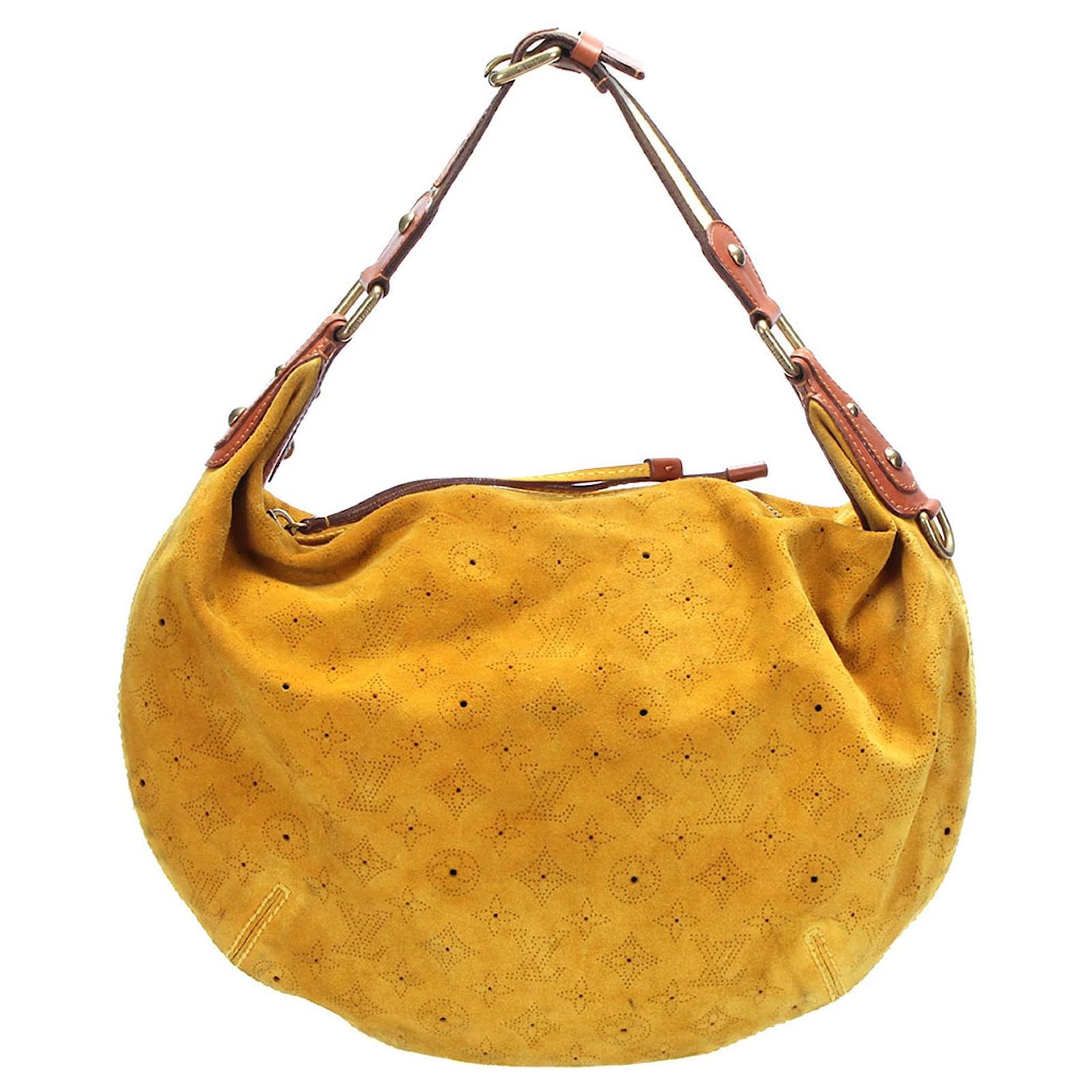 Louis Vuitton Yellow Monogram Suede Onatah GM Amarillo Suecia Cuero  ref.275354 - Joli Closet