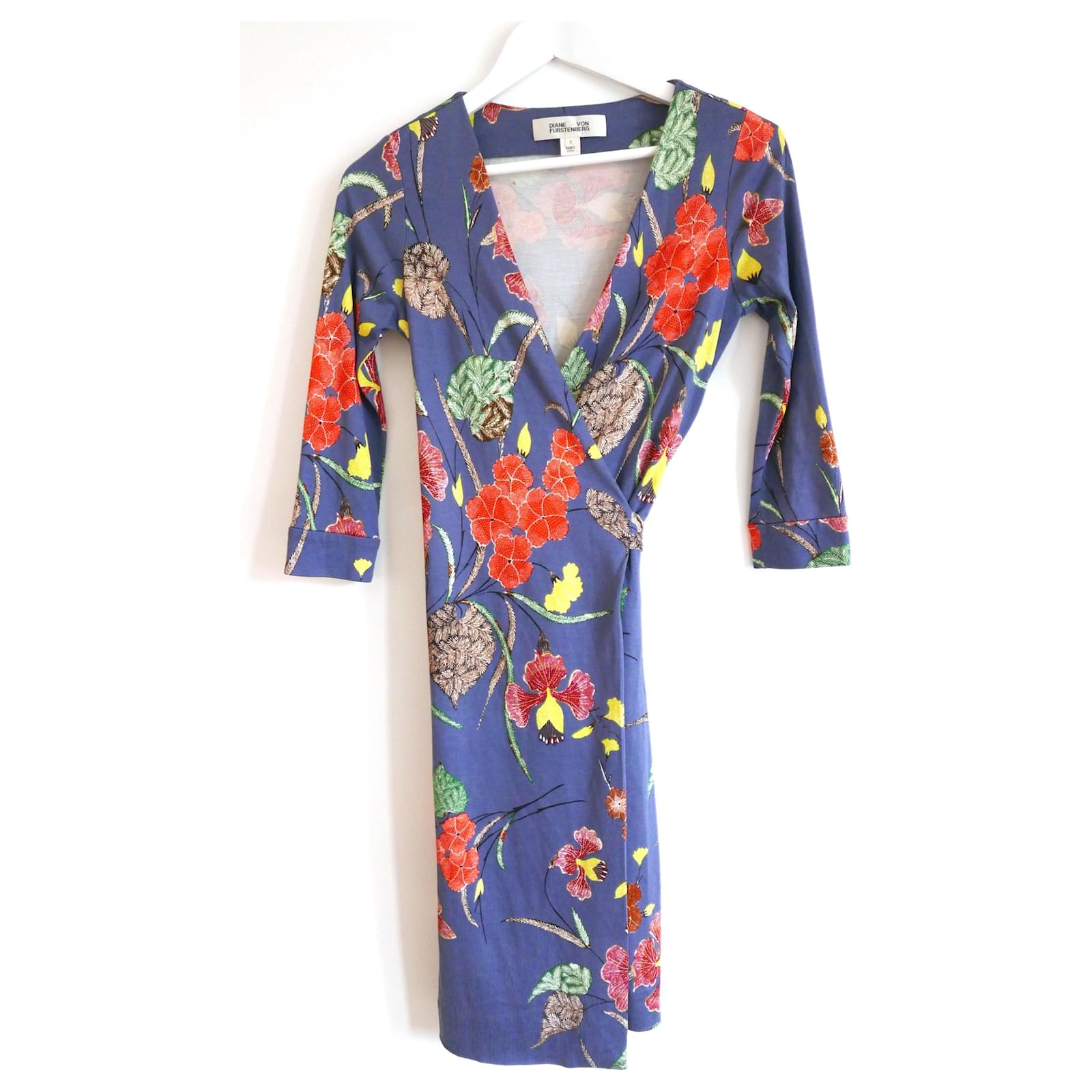 Diane Von Furstenberg Robe portefeuille bleue à fleurs Soie ref