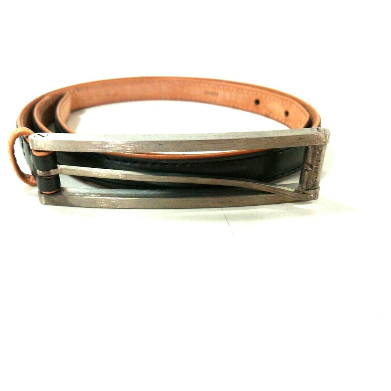 Cintura in pelle nera Louis Vuitton Nero Vitello simile a un vitello  ref.978974 - Joli Closet