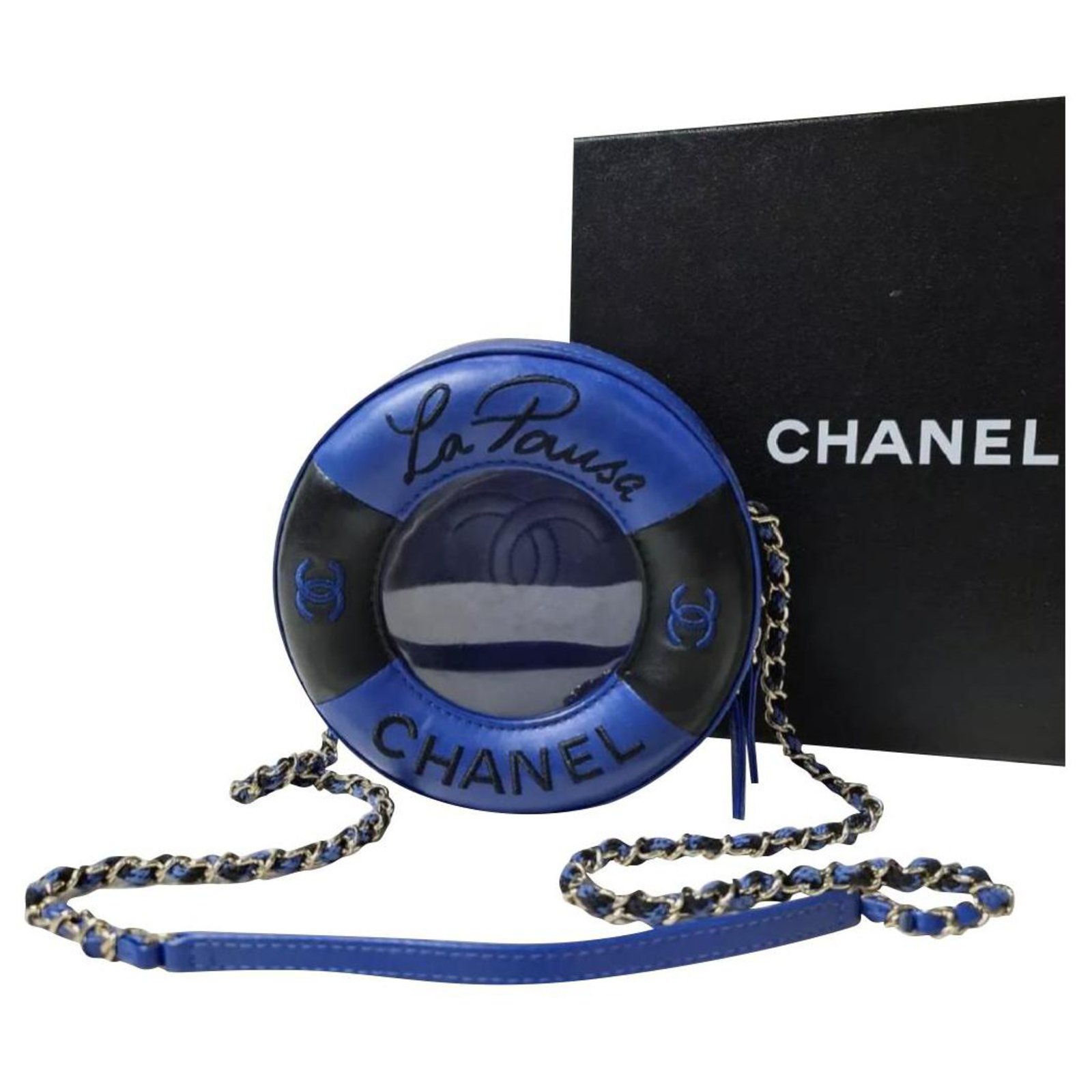 Chanel Lifesaver Round Crossbody Bag Dark blue Leather ref.285648 - Joli  Closet