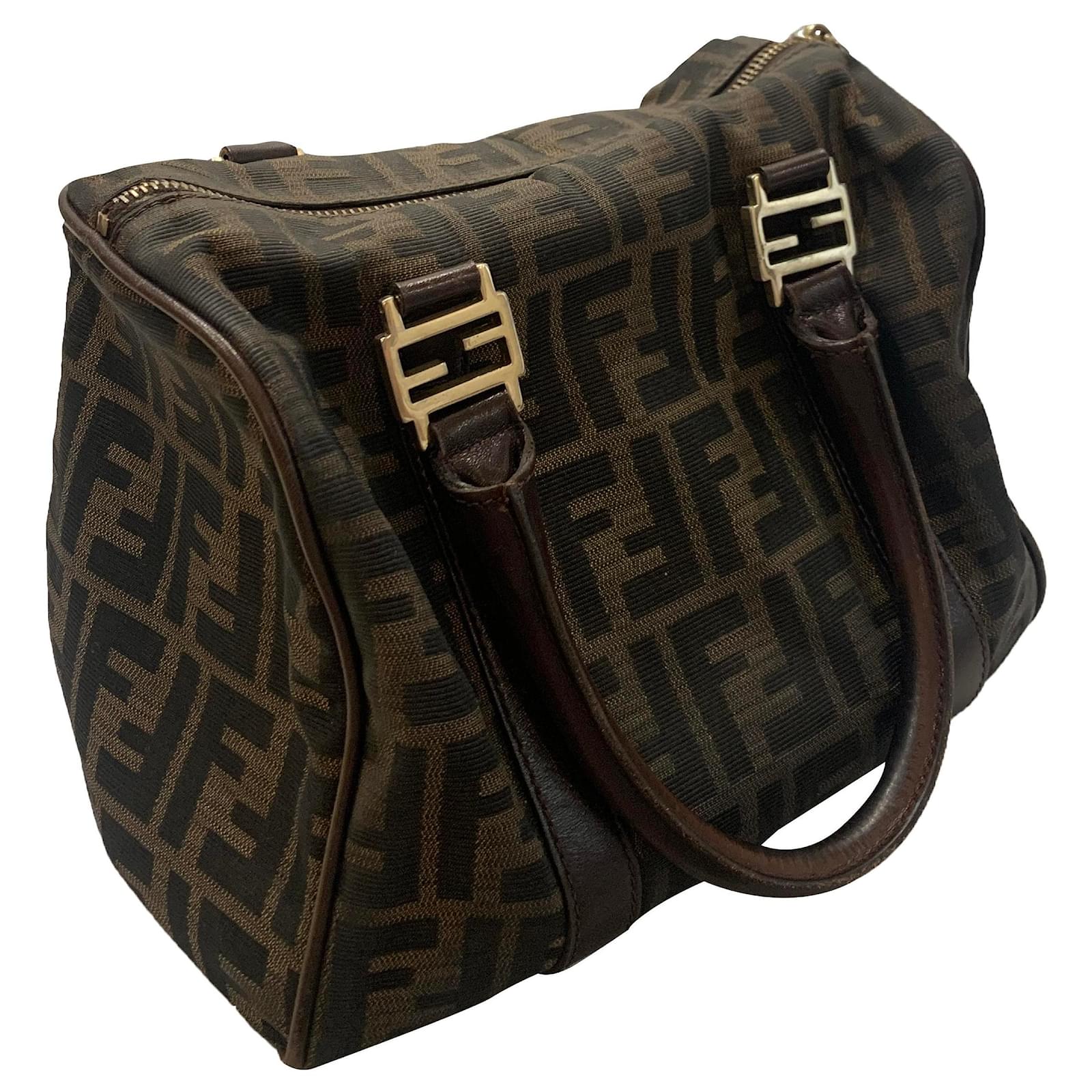 fendi monogram handbolsa