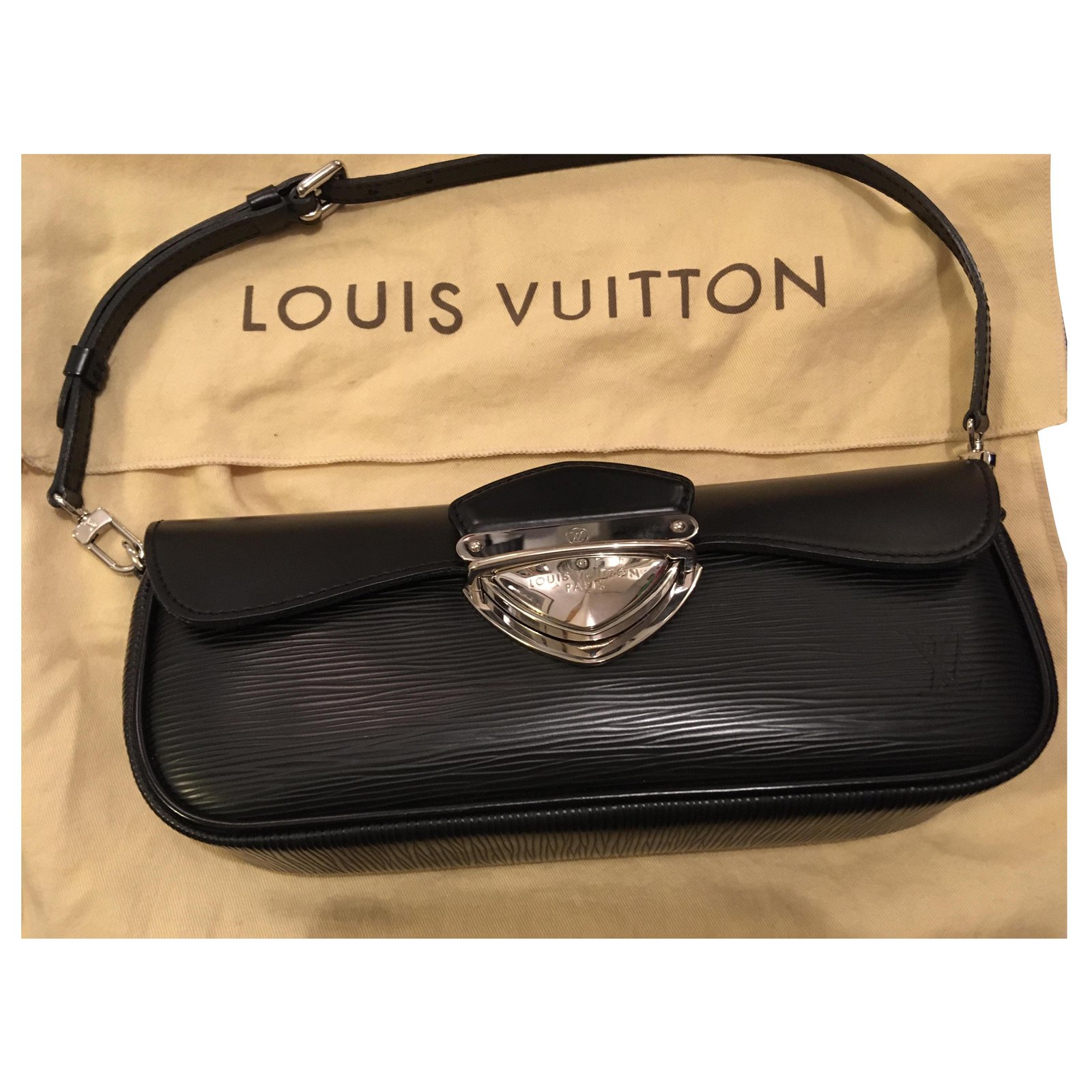 Louis Vuitton Montaigne Black Leather ref.286858 - Joli Closet