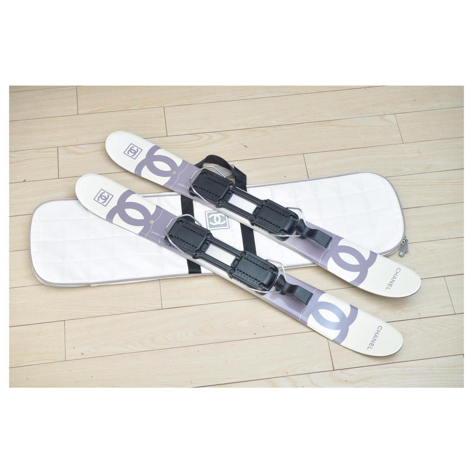CHANEL Sports Line Short Skis White Gray CC sa1672 Plastic ref.288024 -  Joli Closet