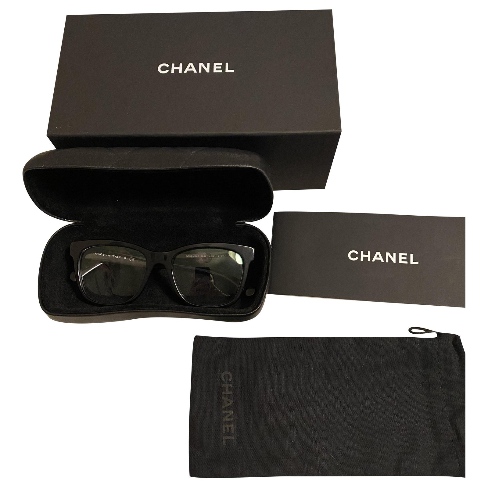 Chanel Sunglasses Black Plastic ref.289411 - Joli Closet