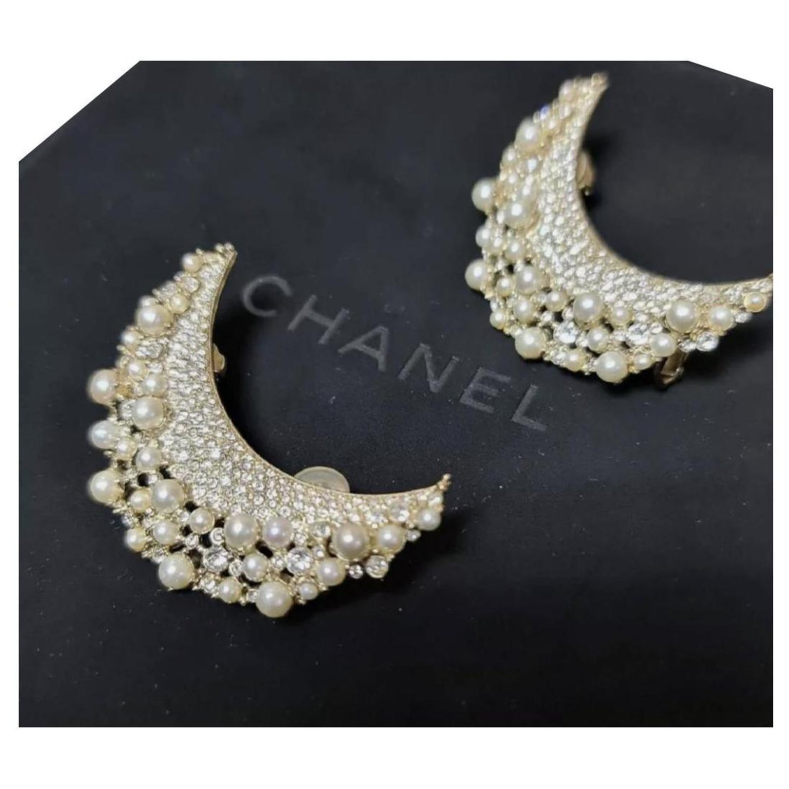 CHANEL 7 INCH BLACK & GOLD OVER EAR OMBRE CHAIN EARRINGS
