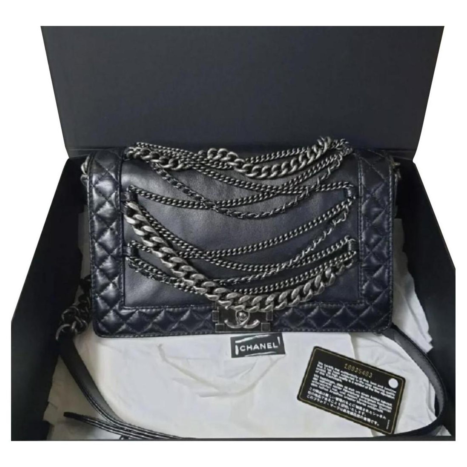 Chanel Boy Medium calf leather Chain Flap Bag Black ref.304004 - Joli Closet