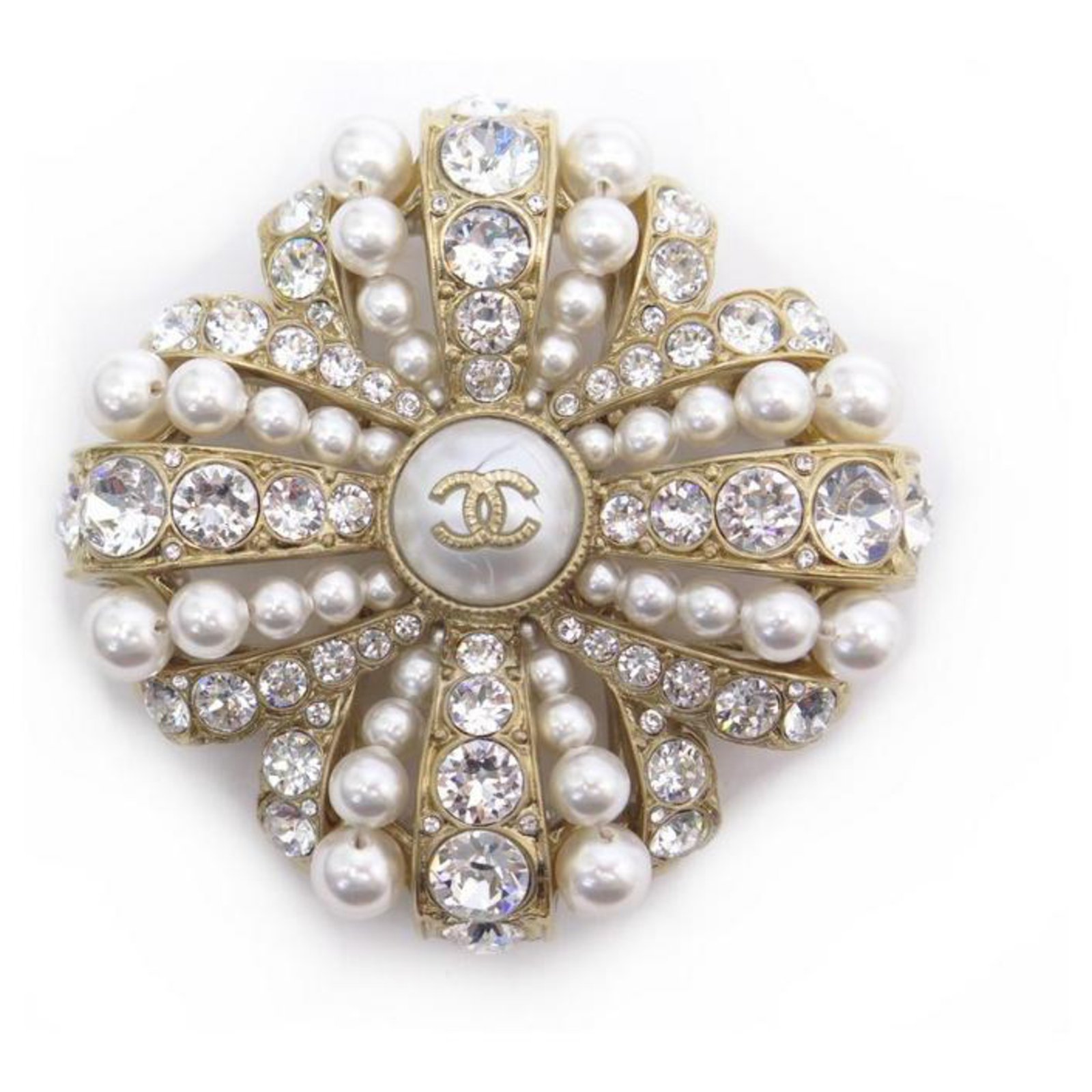 Unique pieces of jewellery: Le Paris Russe De Chanel 