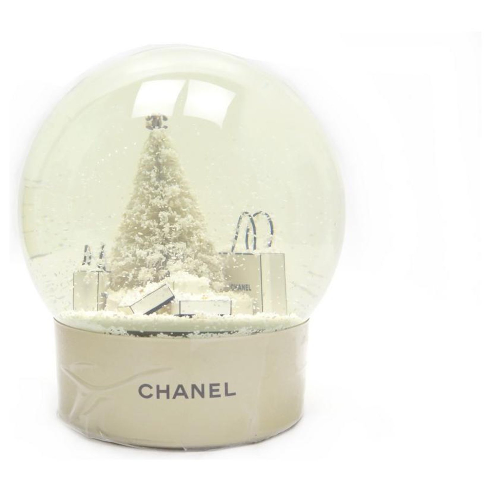 NEW LARGE CHANEL SNOW BALL WITH BATTERY CHRISTMAS TREE AND SNOW BALL  SHOPPING BAGS
