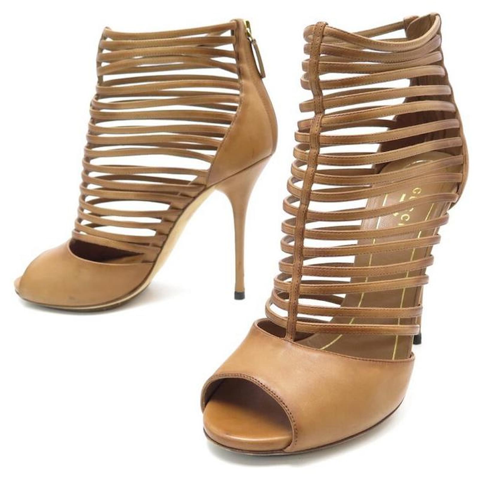 zapatos camel tacon