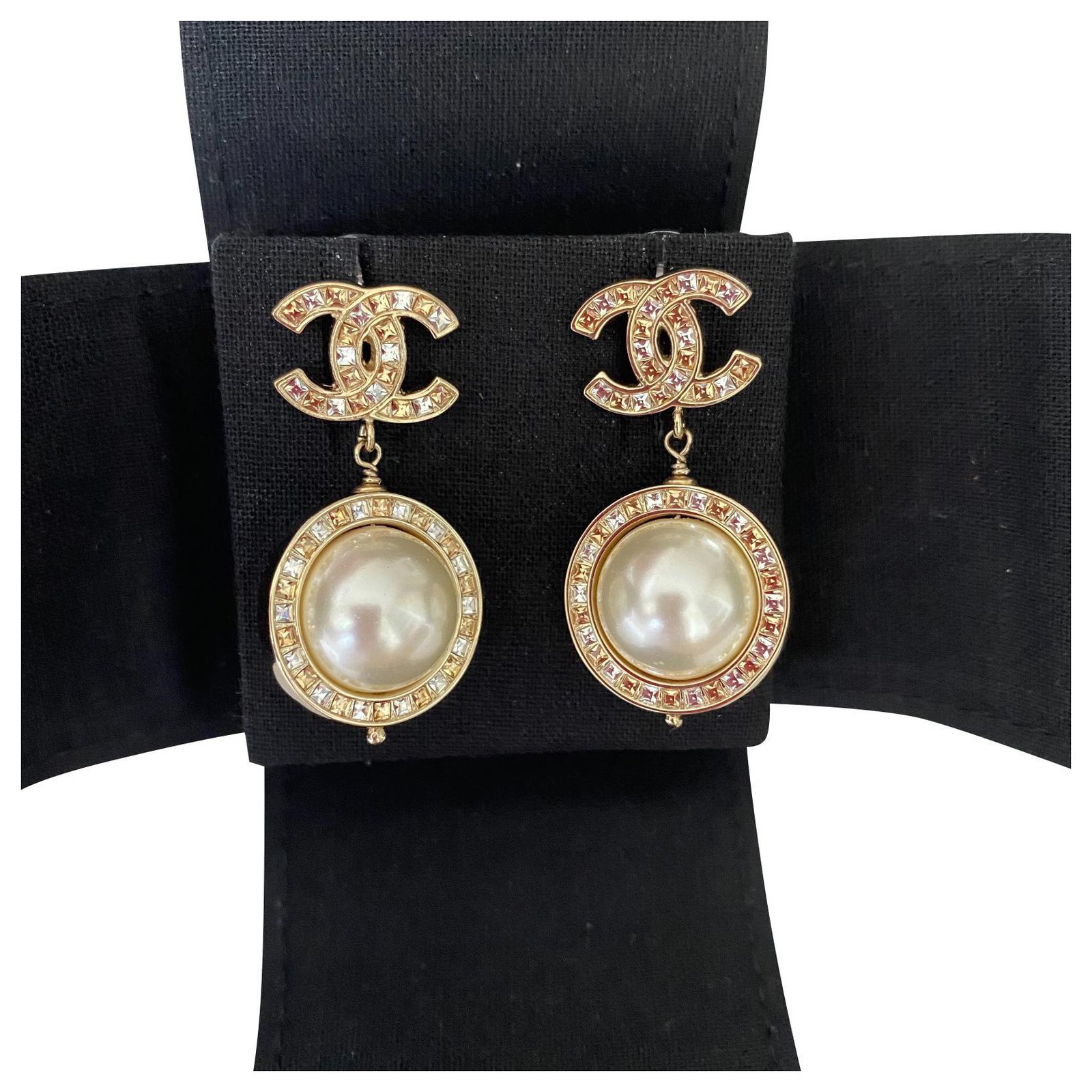 Chanel CC earrings with pearl Golden Metal ref.313846 - Joli Closet