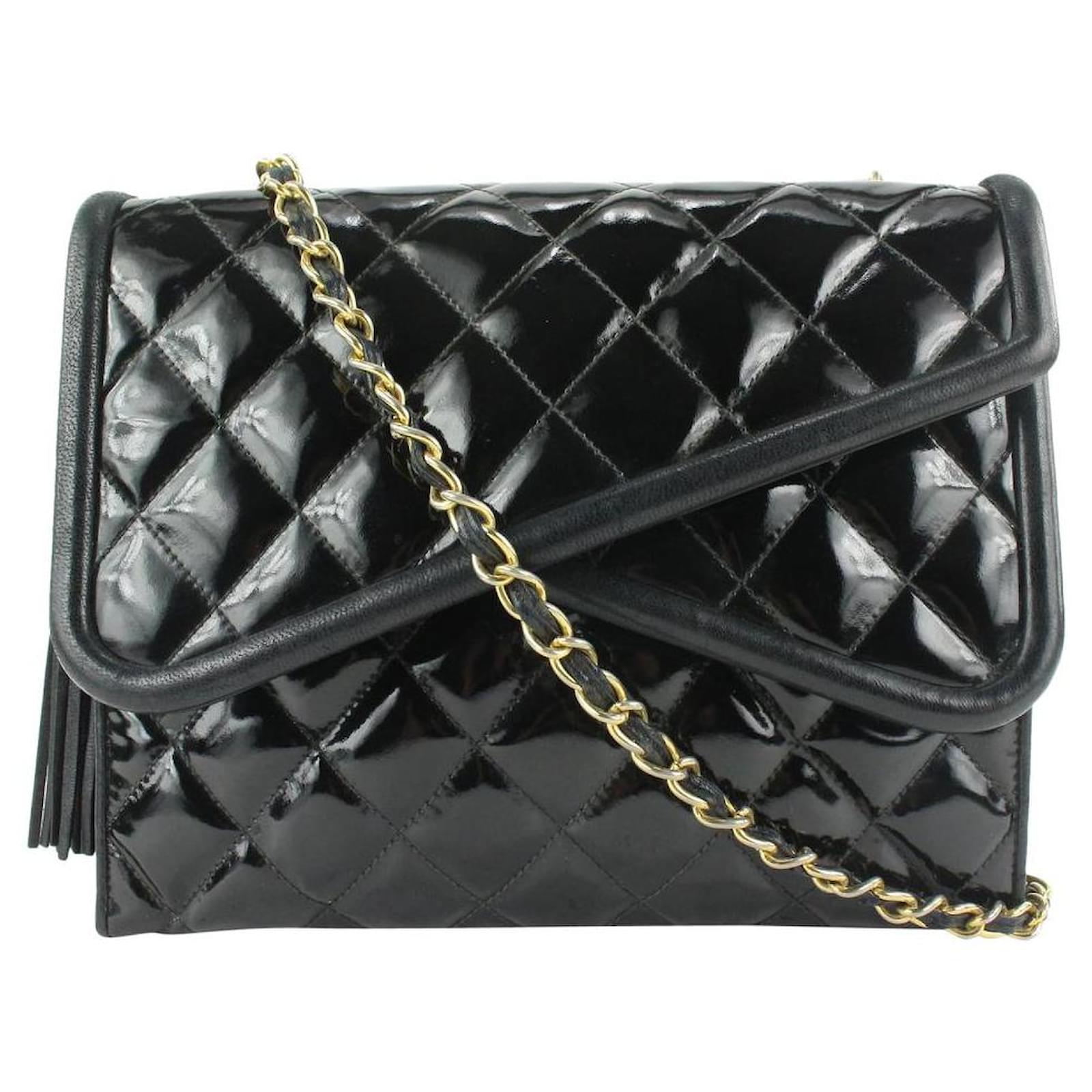 Chanel Borsa con patta e nappa con frange in vernice nera Pelle ref.315896  - Joli Closet