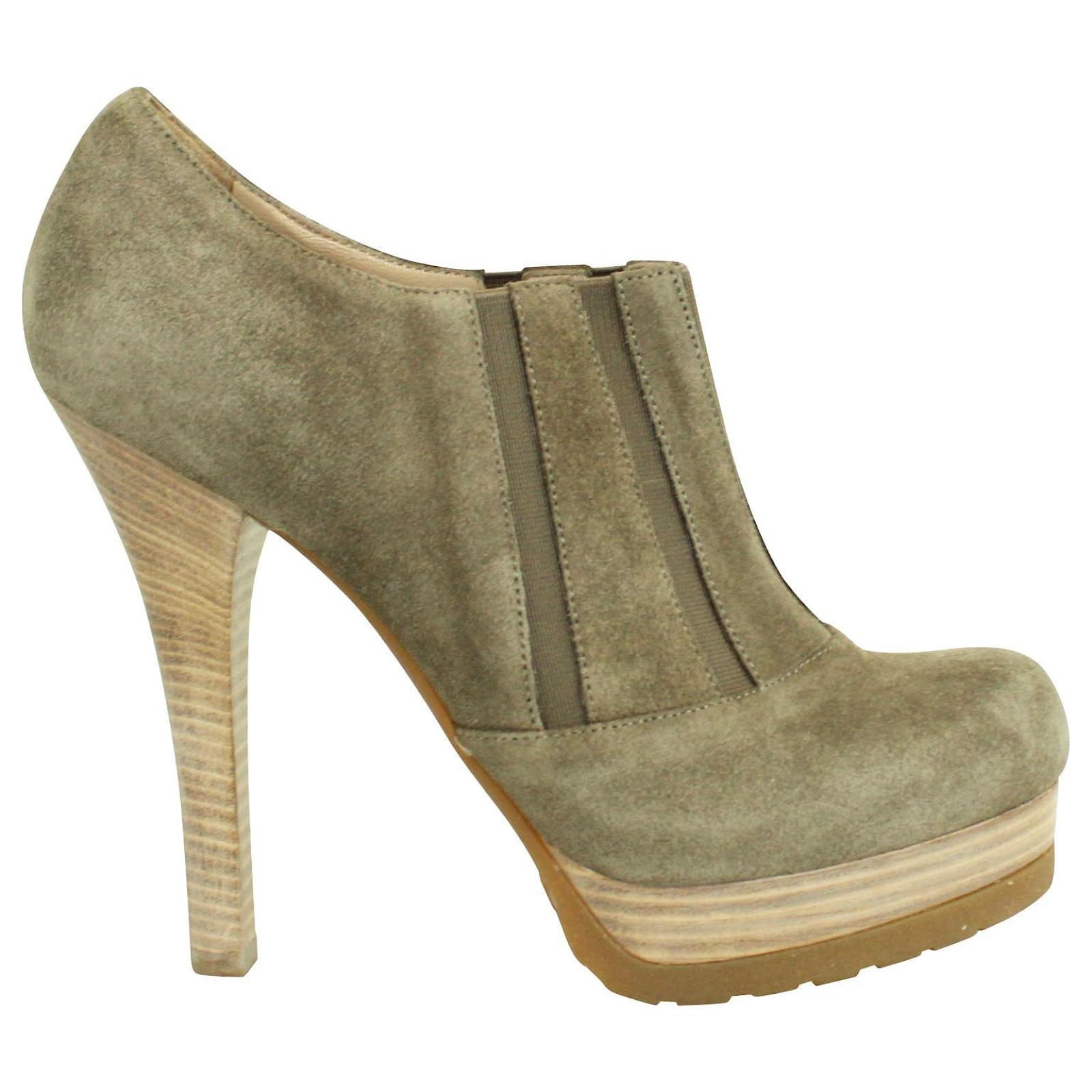 fendi suede boots