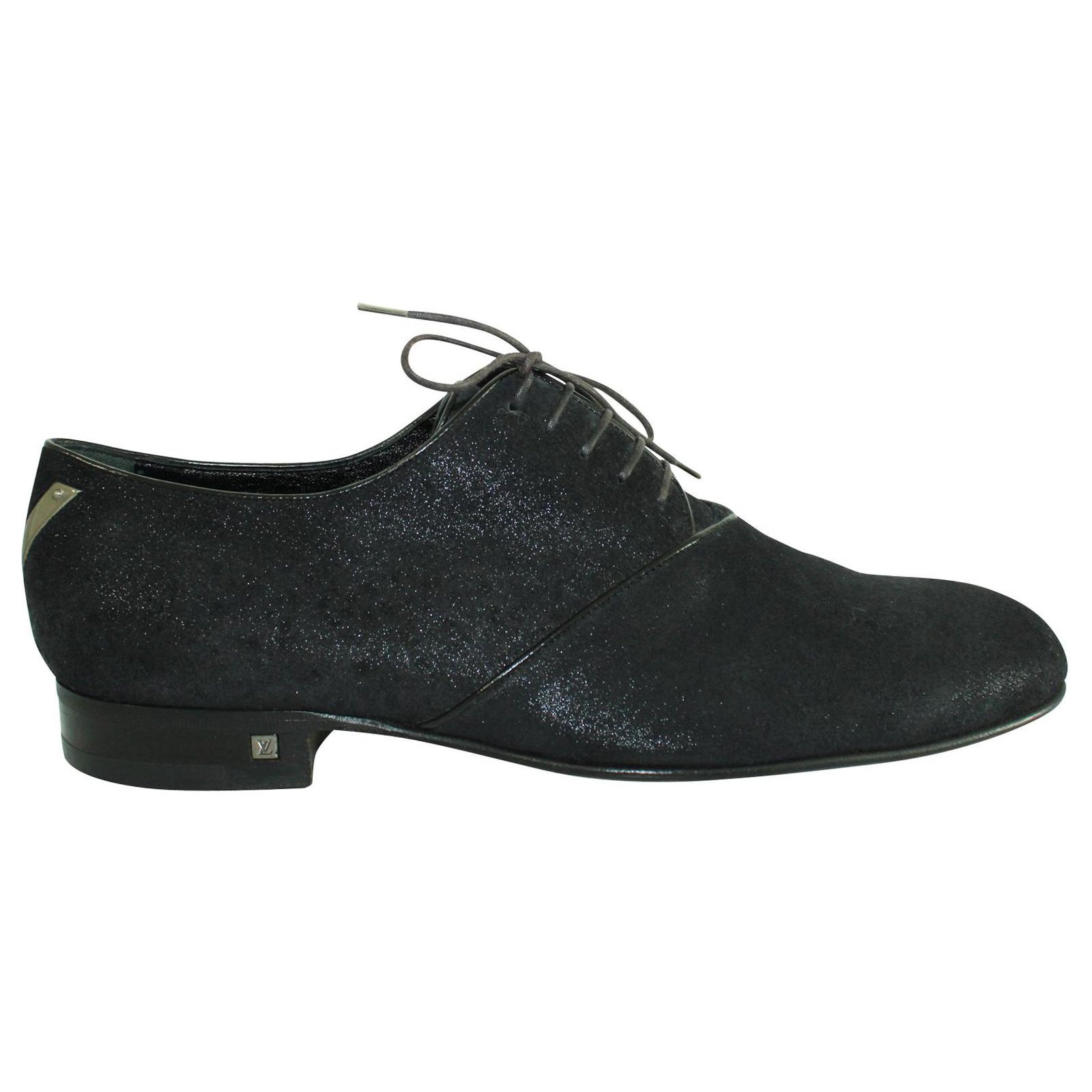Zapatos Louis Vuitton en cuero negro granulado, brogue y cordones