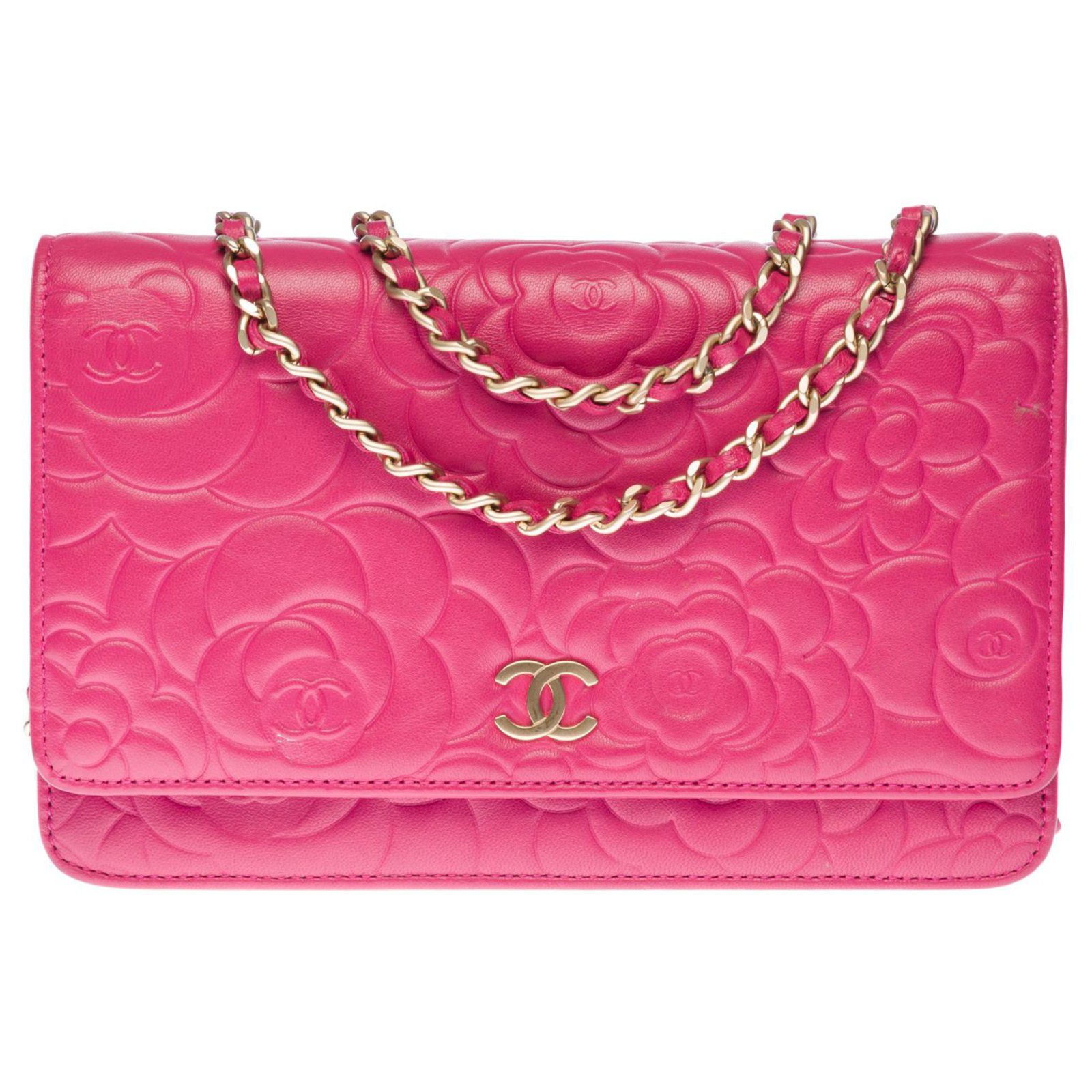 Lovely Chanel Wallet on Chain shoulder bag (WOC) Camellia in pink quilted  leather, garniture en métal doré  - Joli Closet