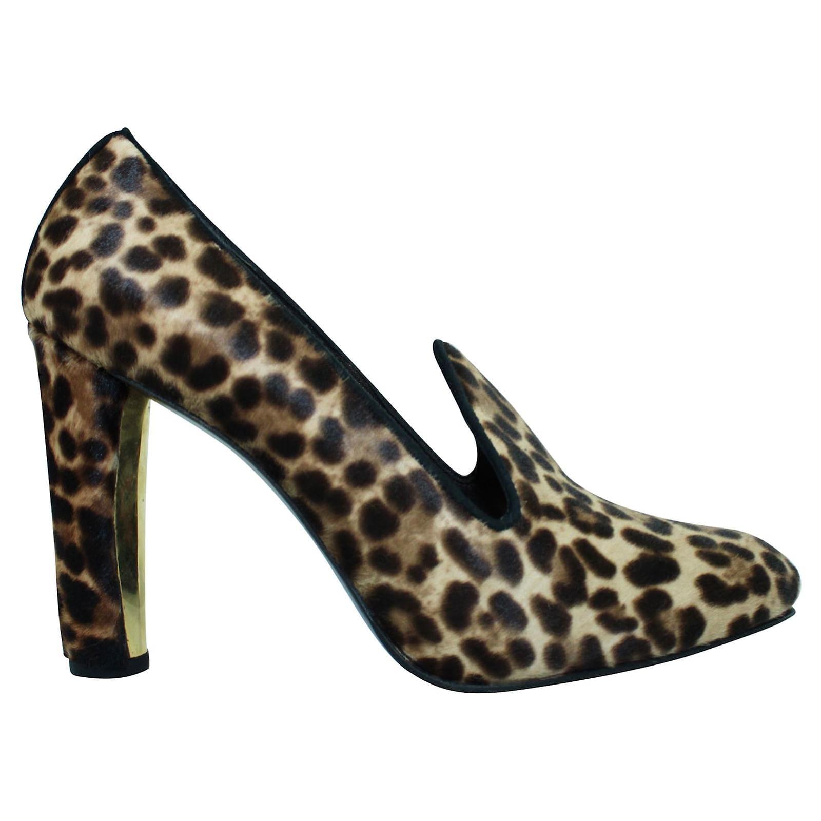 stuart weitzman leopard heels