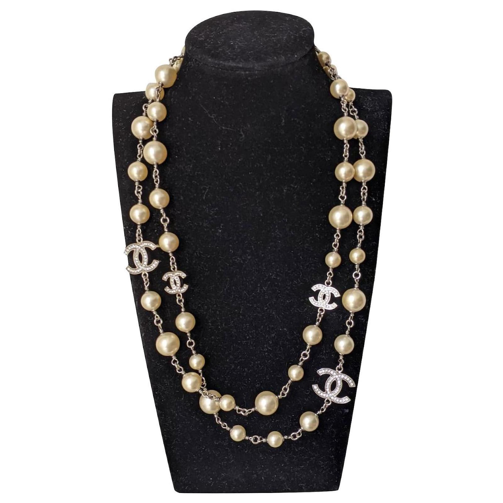Chanel CC A19C La Pausa Logo Colourful Pearl Long Necklace box
