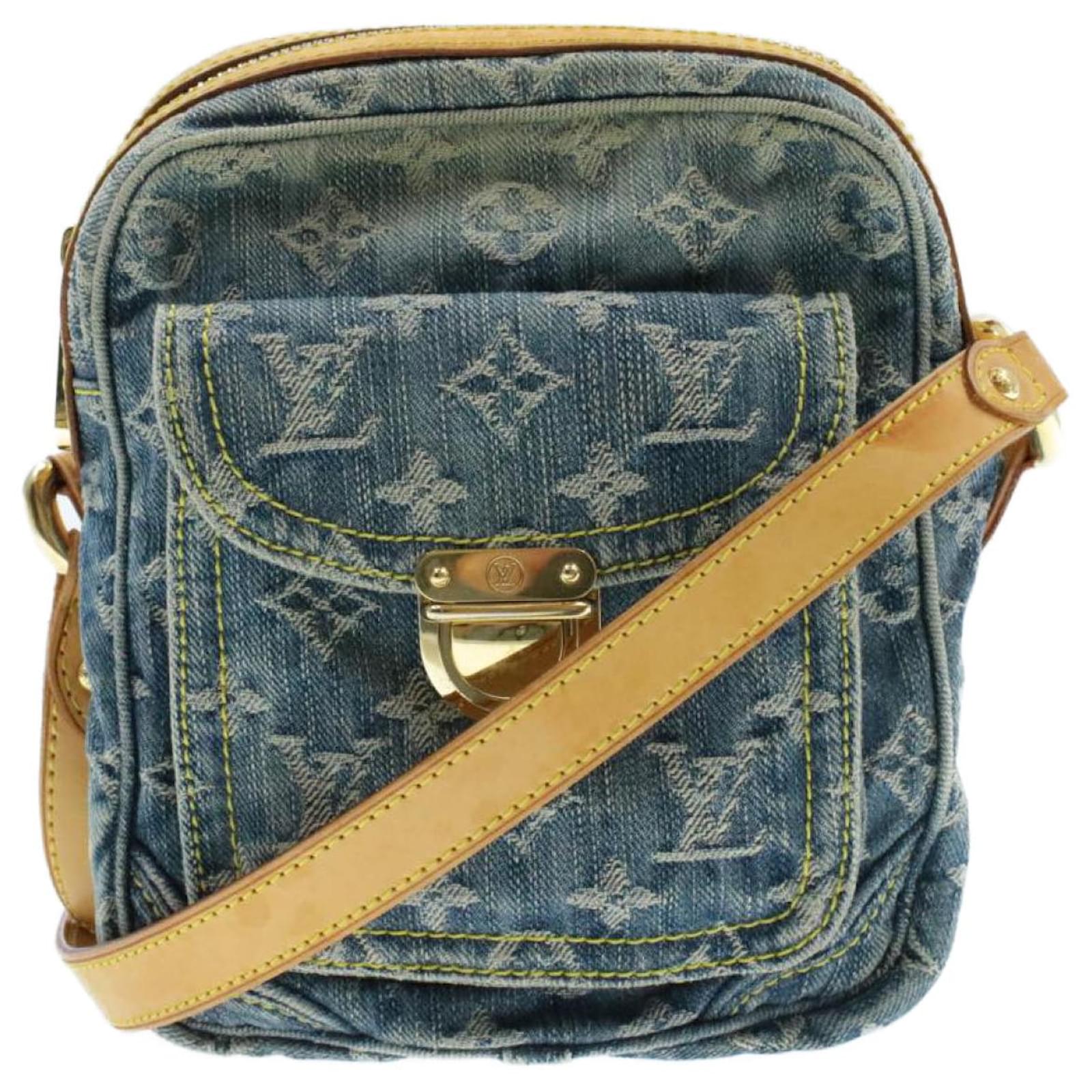 LOUIS VUITTON Monogram Denim Camera Bag Shoulder Bag M95348 Blue LV Auth  br004 Cloth ref.334981 - Joli Closet