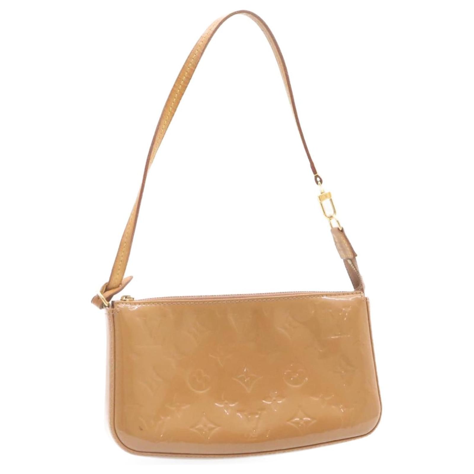 LOUIS VUITTON Pochette con monogramma Vernis Accessoires Pochette Beige  M90196 23587 Pelle verniciata ref.335740 - Joli Closet