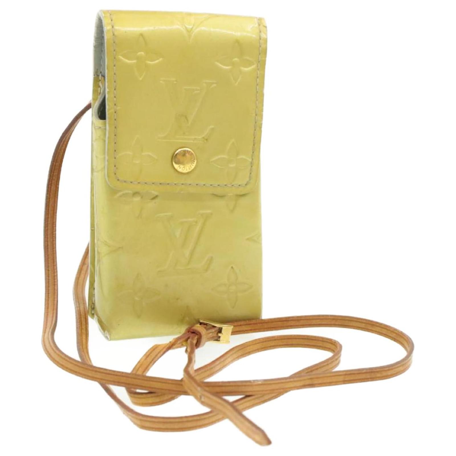 LOUIS VUITTON Vernis Green Cell Phone Case Gris M91050 LV Auth 14885 Patent  leather ref.335833 - Joli Closet